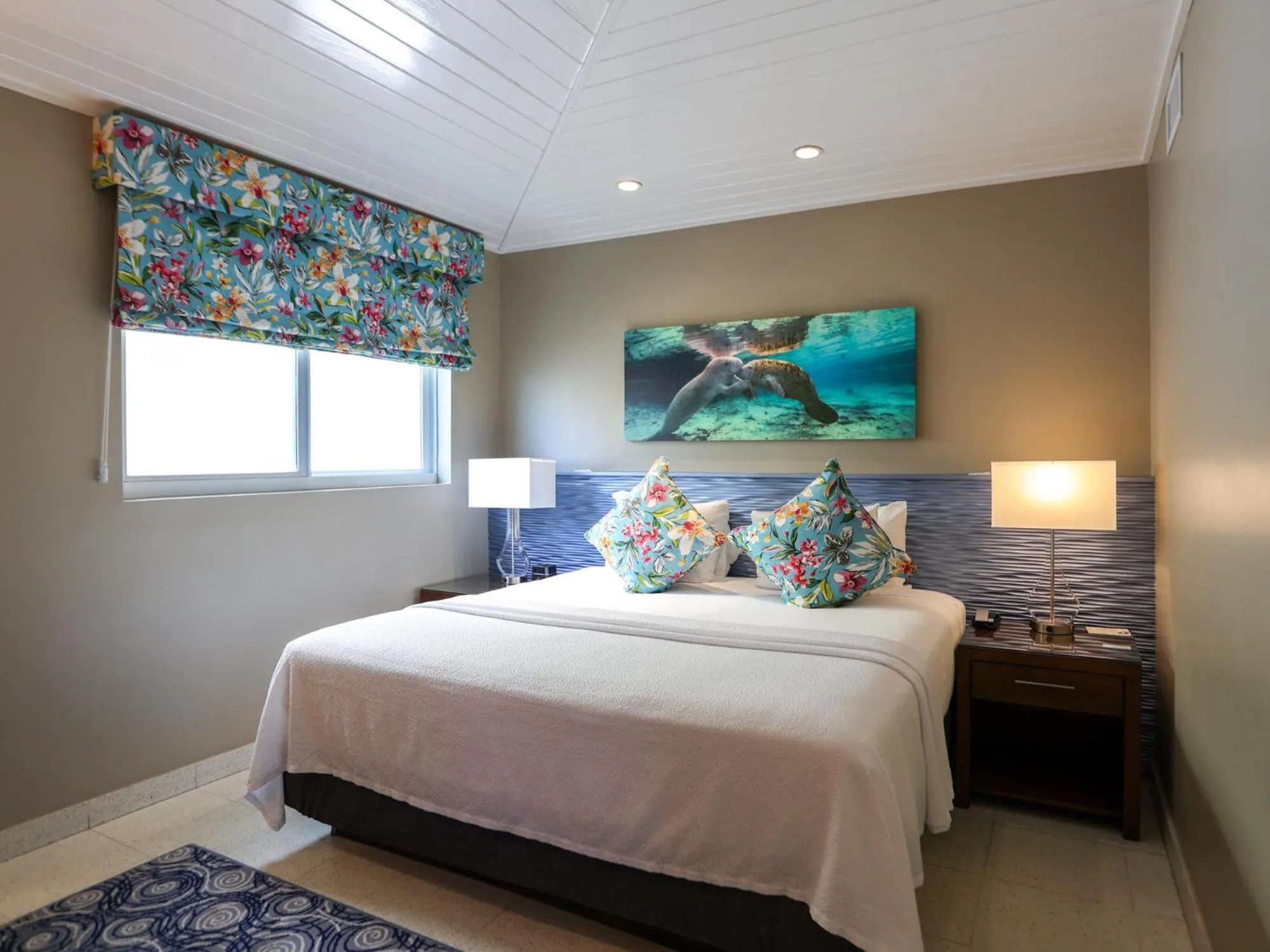 Bed in Orchid Key Inn - Adults Only
