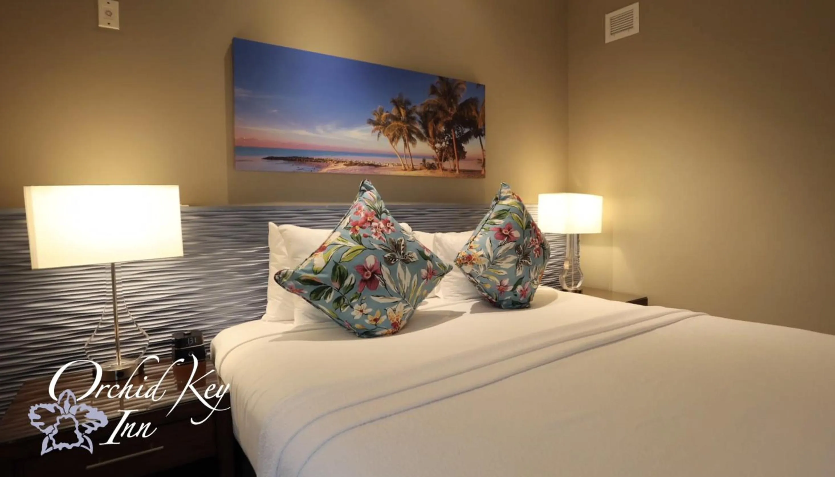 Bed in Orchid Key Inn - Adults Only