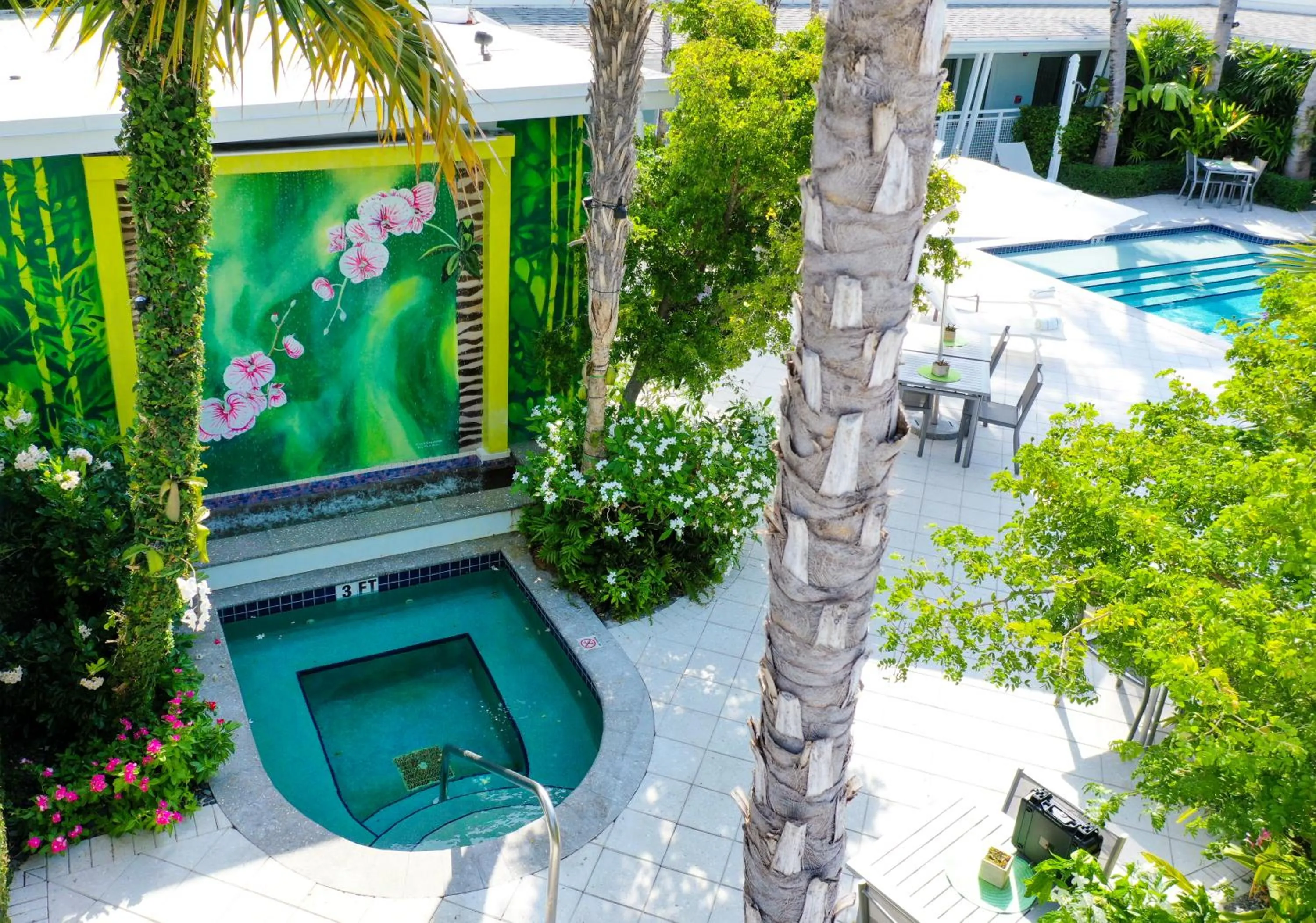 Hot Tub in Orchid Key Inn - Adults Only