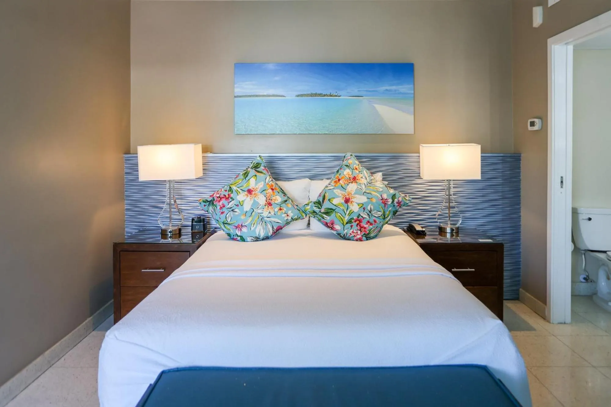 Bed in Orchid Key Inn - Adults Only