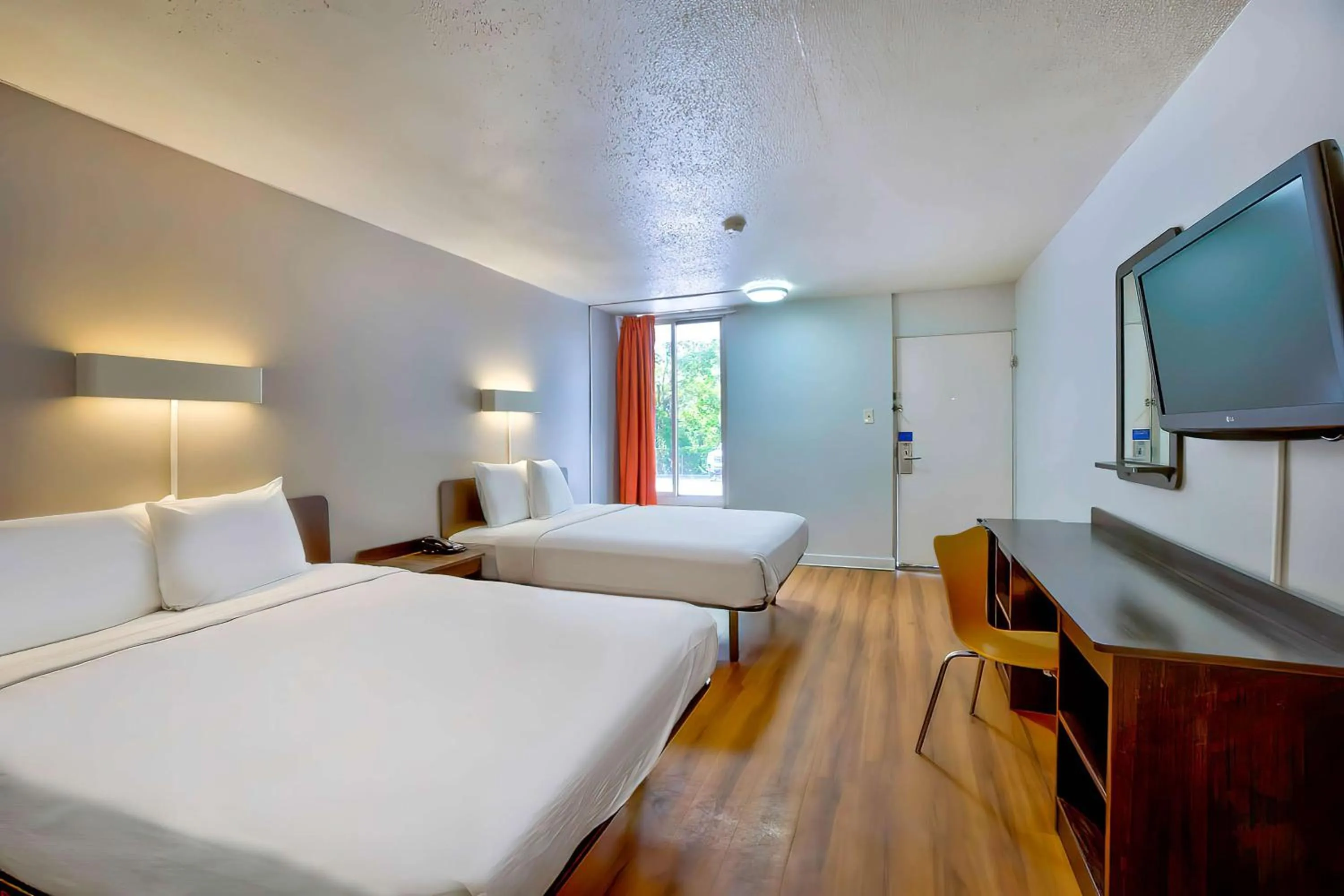 Bedroom, Bed in Motel 6-Gainesville, FL