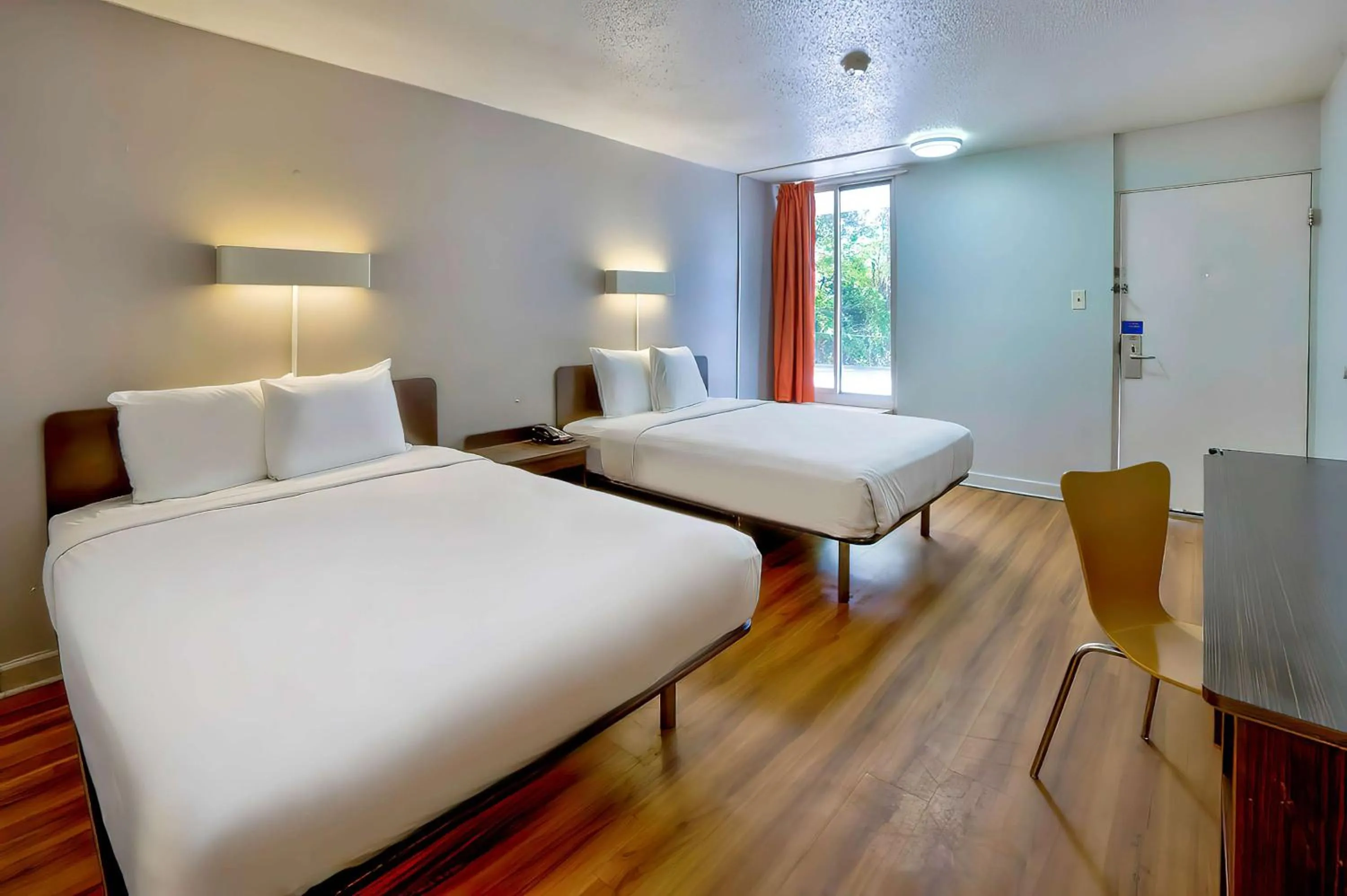 Bedroom, Bed in Motel 6-Gainesville, FL