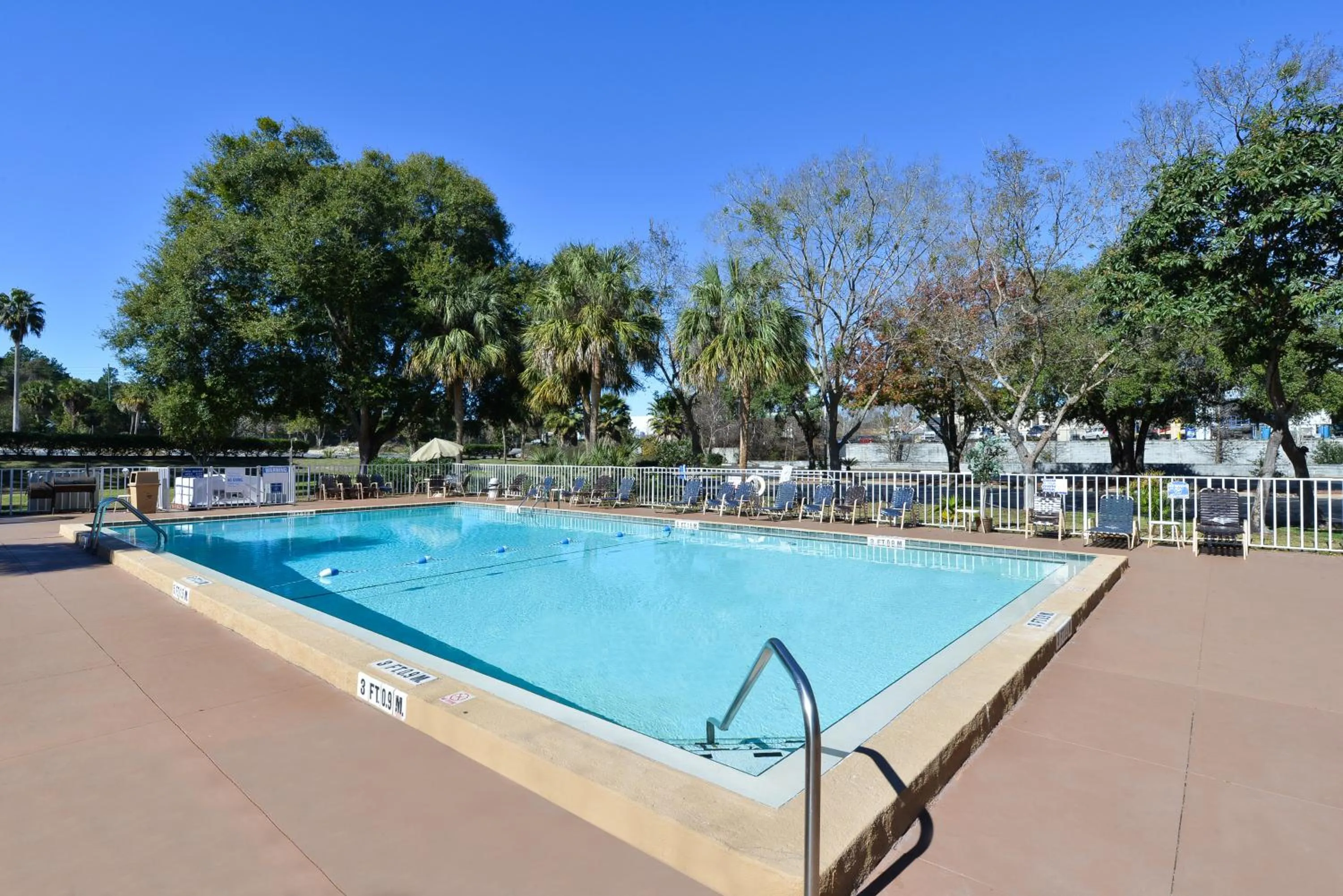 Swimming pool in Motel 6-Gainesville, FL
