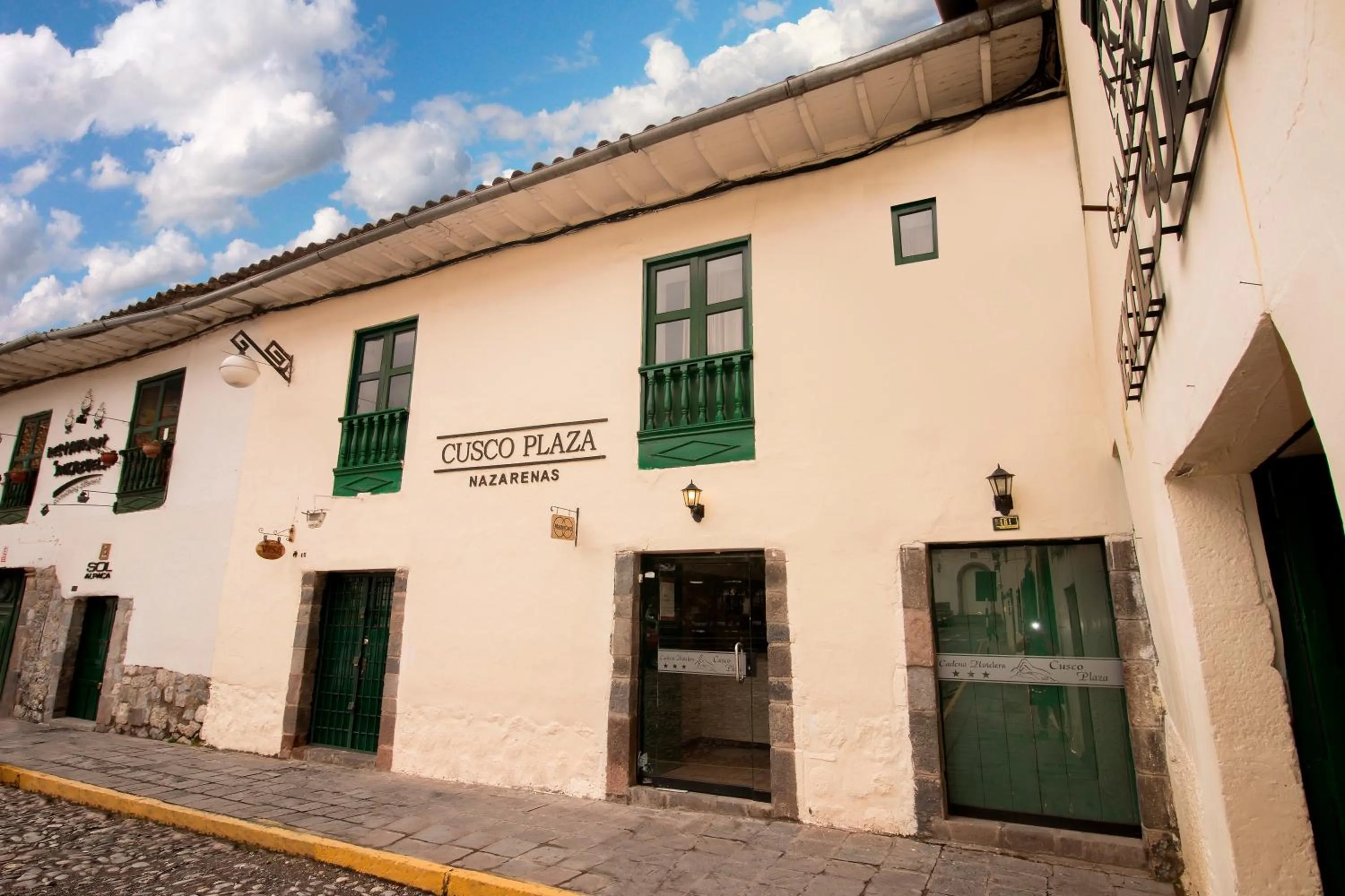 Property building in Cusco Plaza Nazarenas