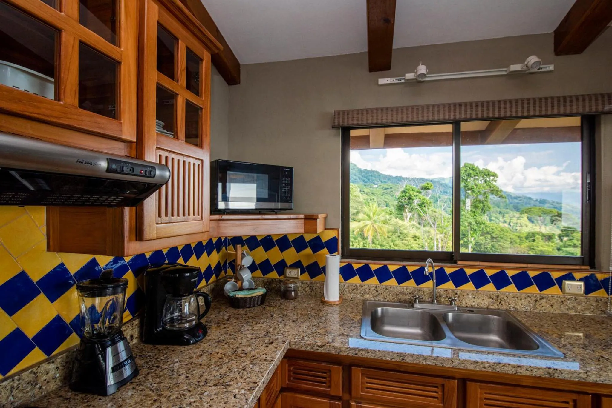 Kitchen or kitchenette in Villas Alturas