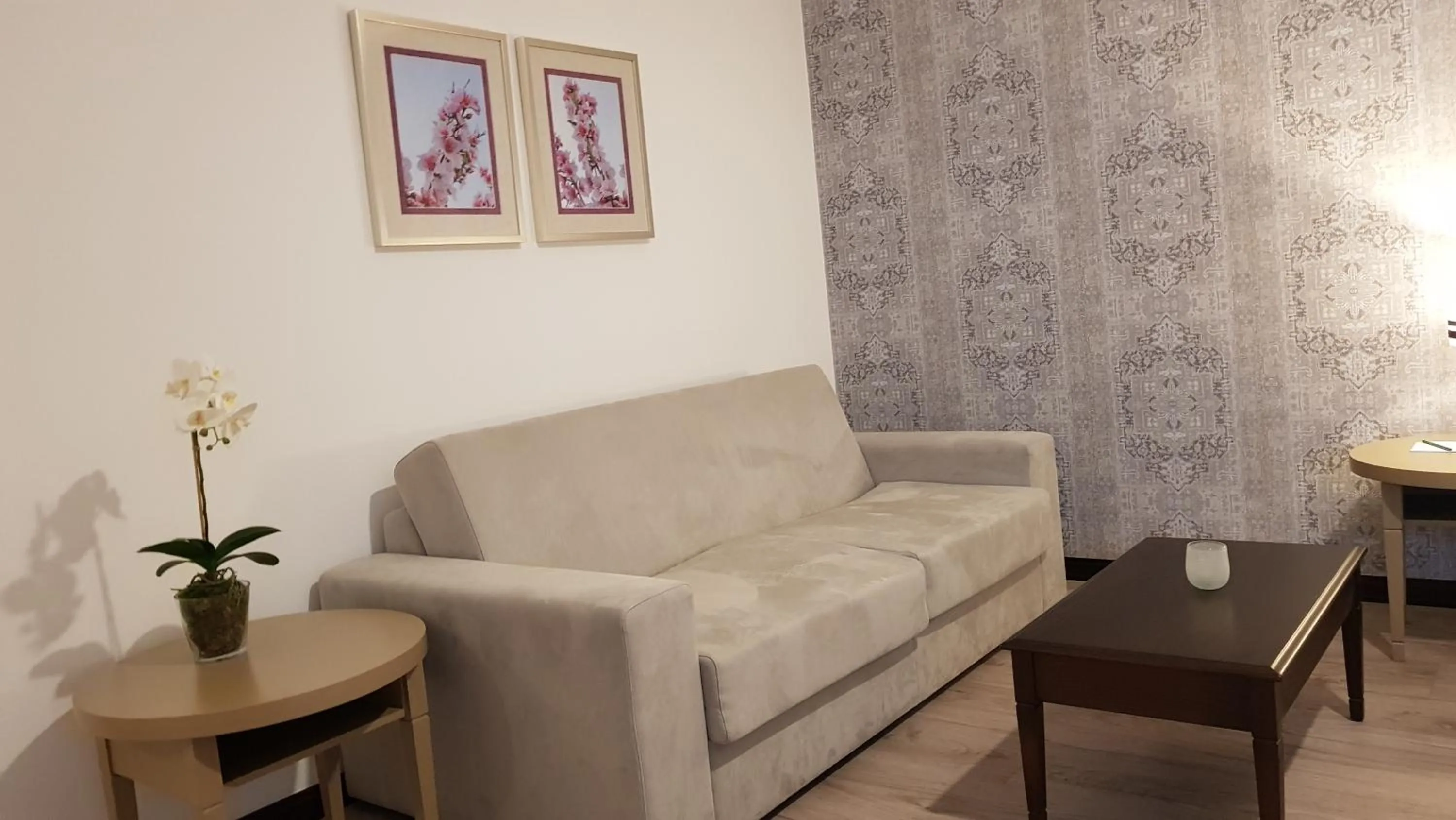 Santa Cruz Village Hotel