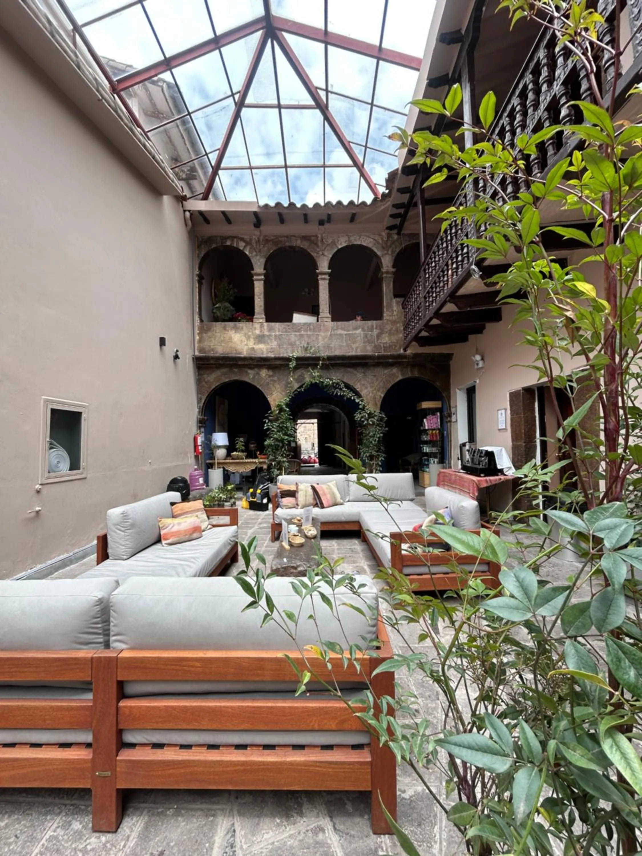Seating area in Hotel Cusco Plaza Saphi