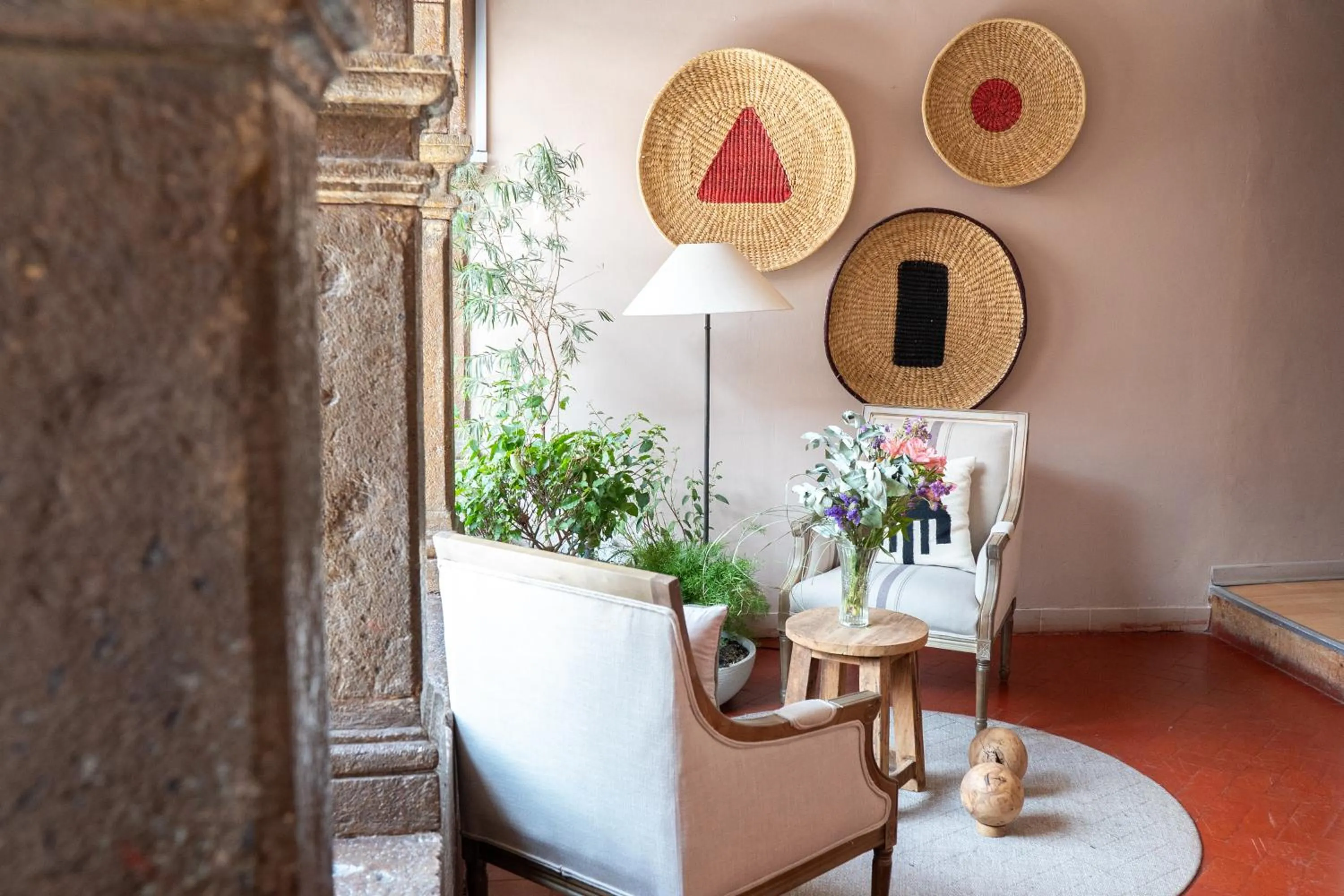Seating area in Hotel Cusco Plaza Saphi