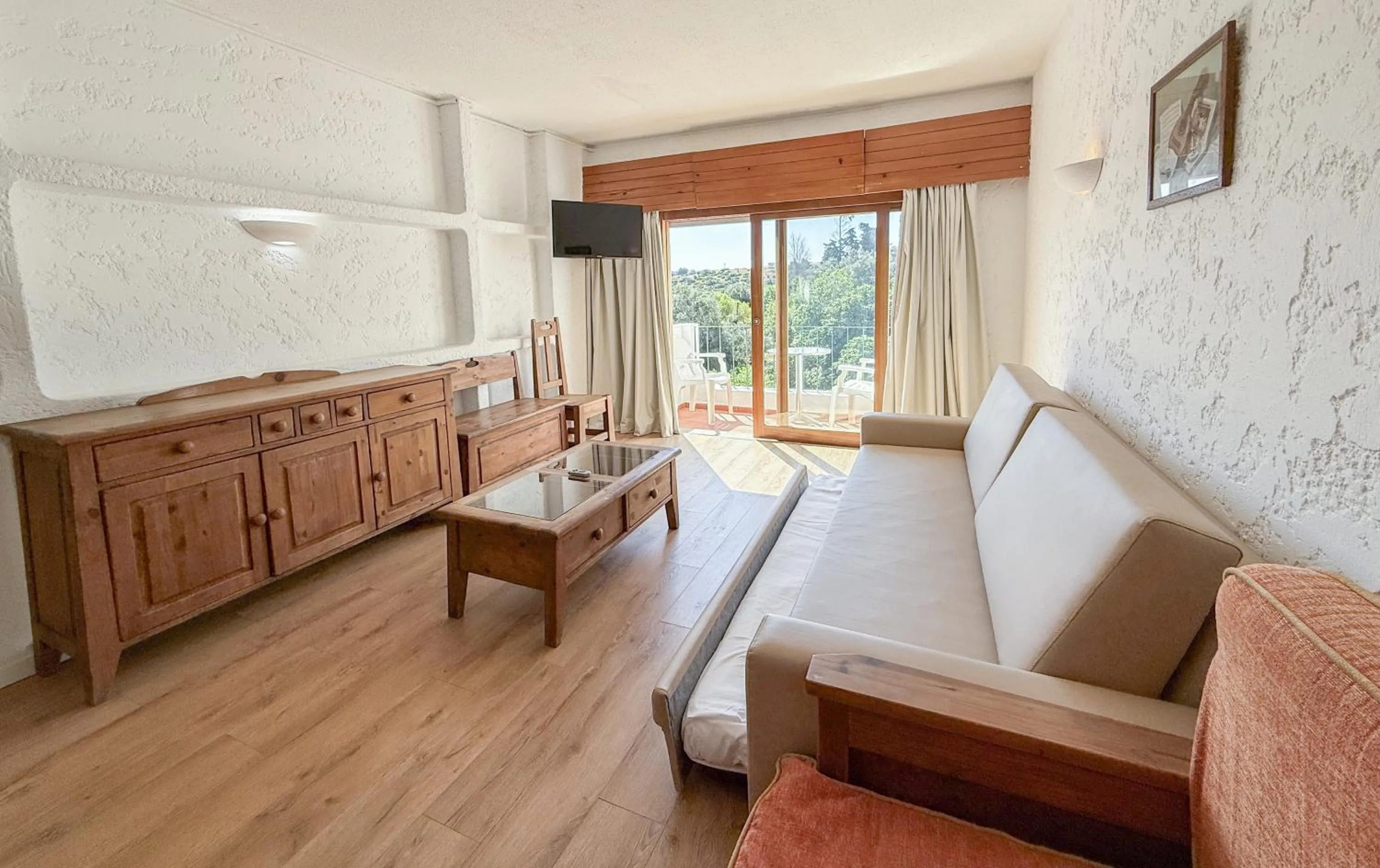 TV and multimedia in Oleandro Country Club