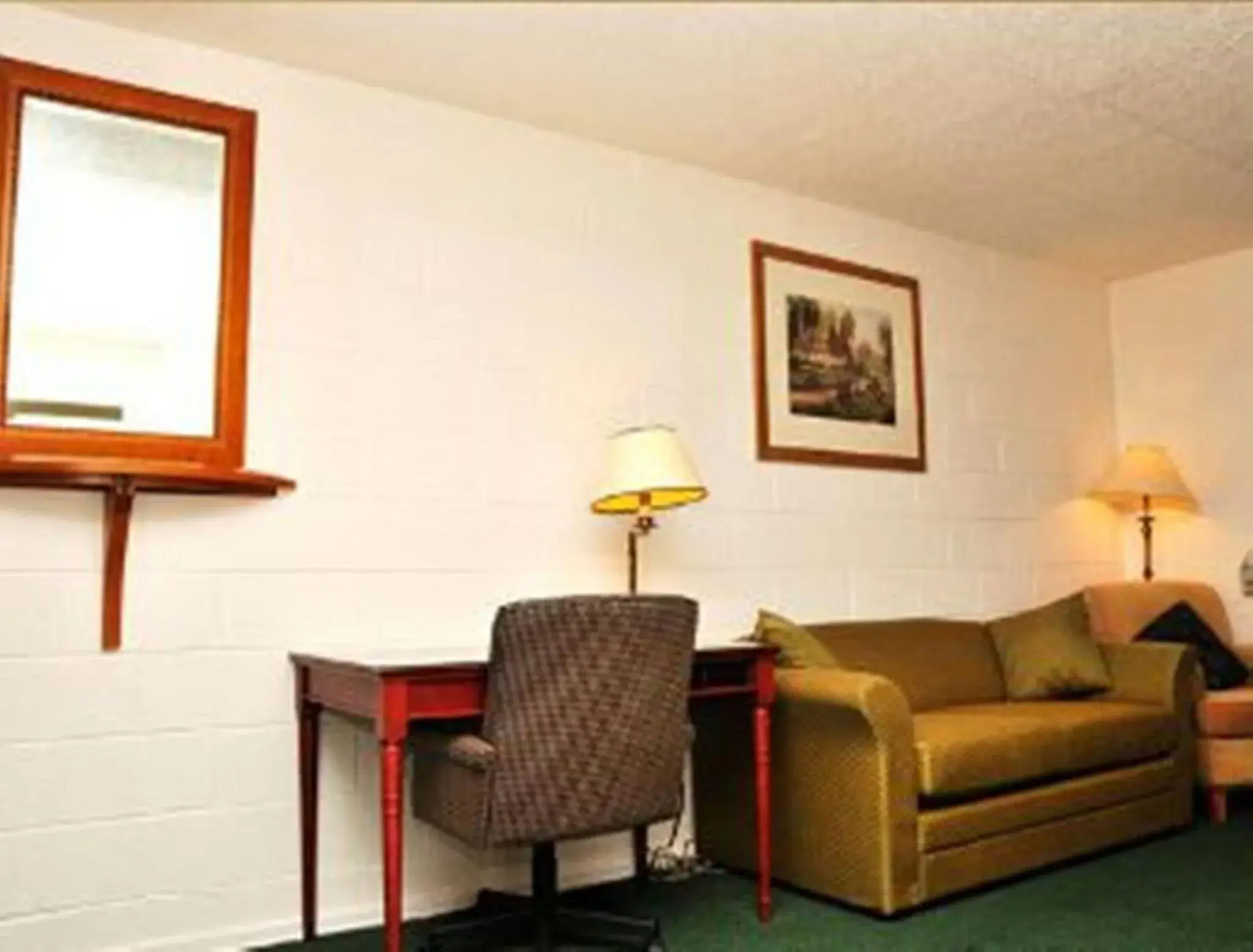 Queen Suite - Non-Smoking in MOOSEJAW INN Queen Suite - Non-Smoking in MOOSEJAW INN