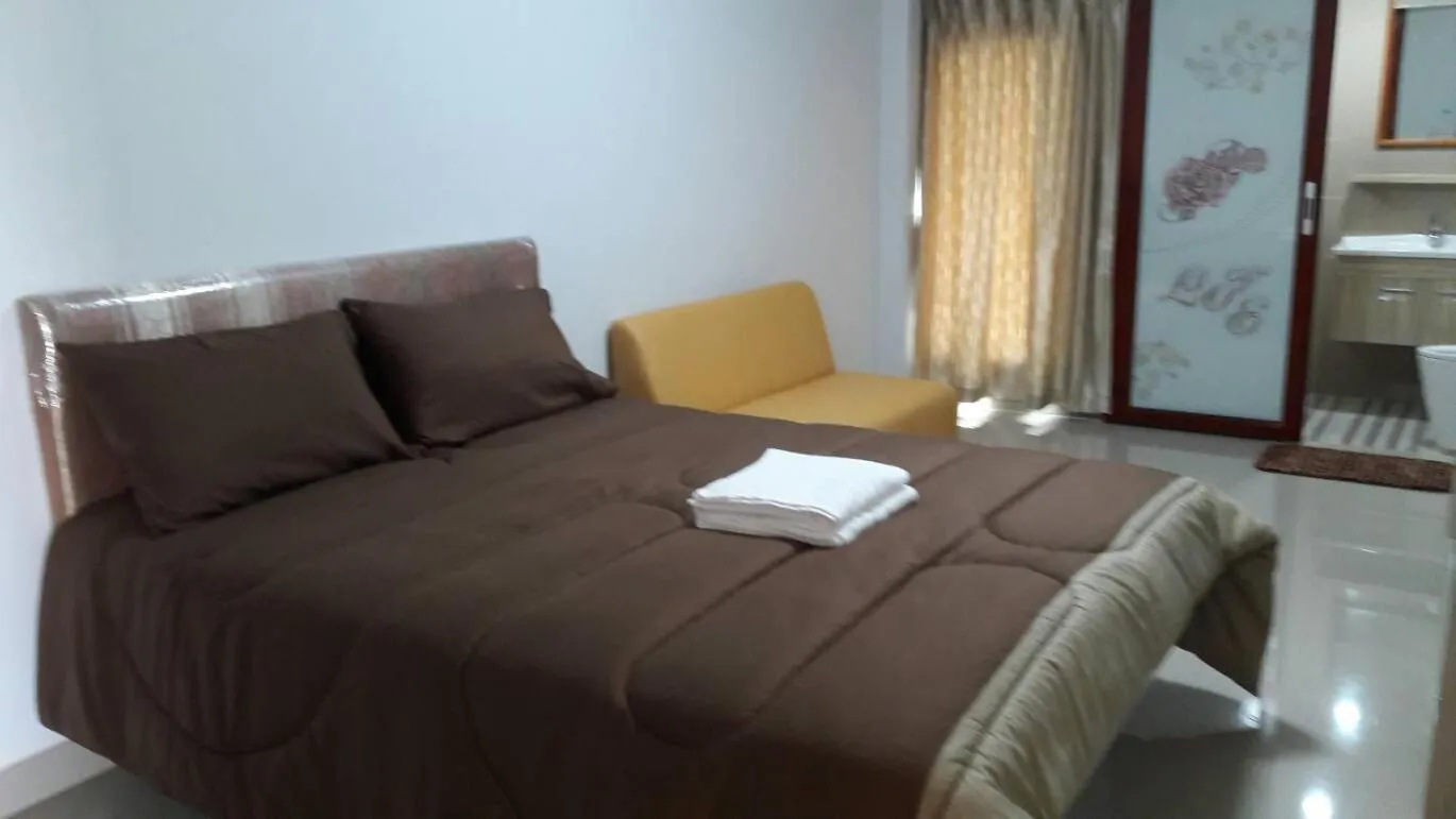 Photo of the whole room, Bed in Roseate Bangkok Hotel