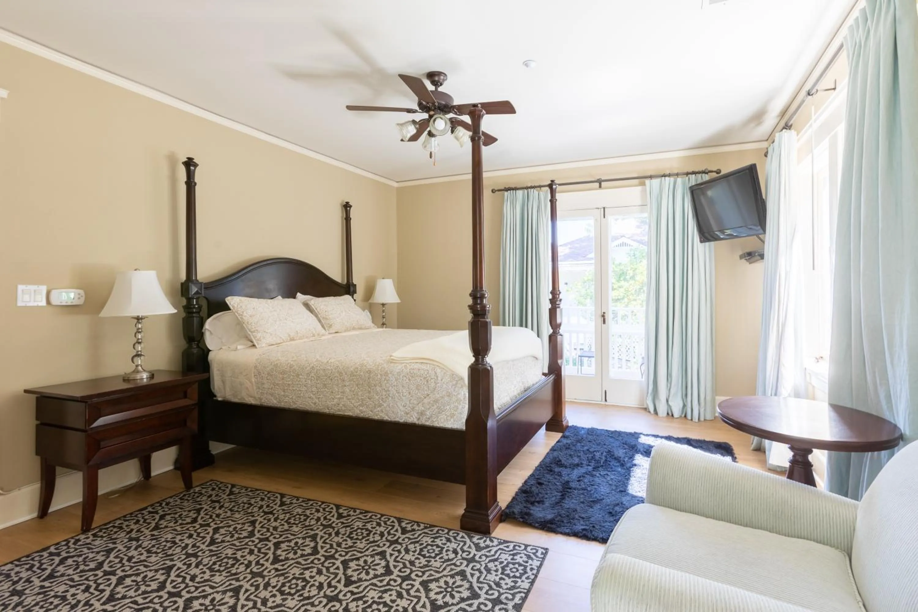 Bed in Arroyo Vista Inn