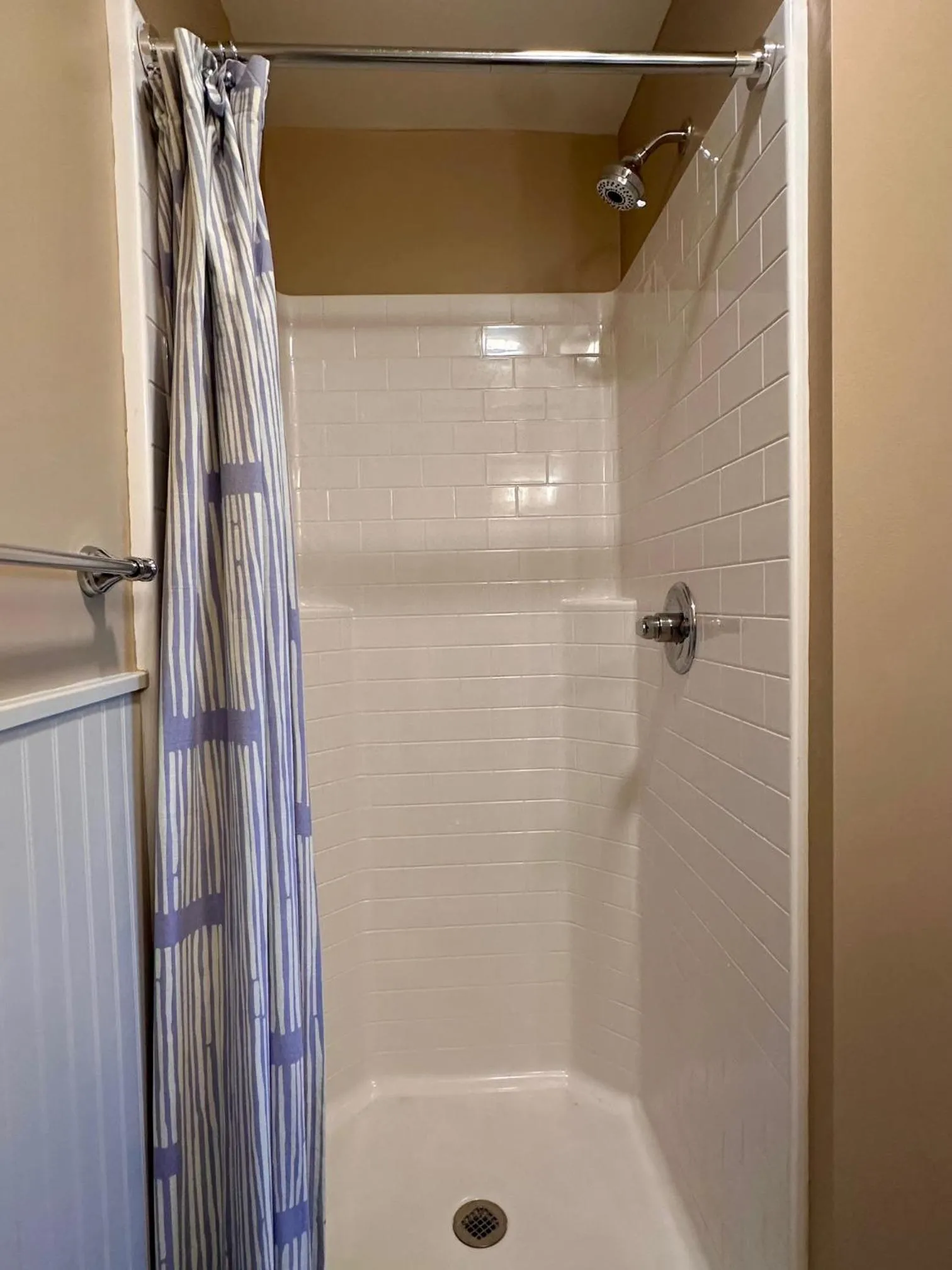 Shower in Arroyo Vista Inn