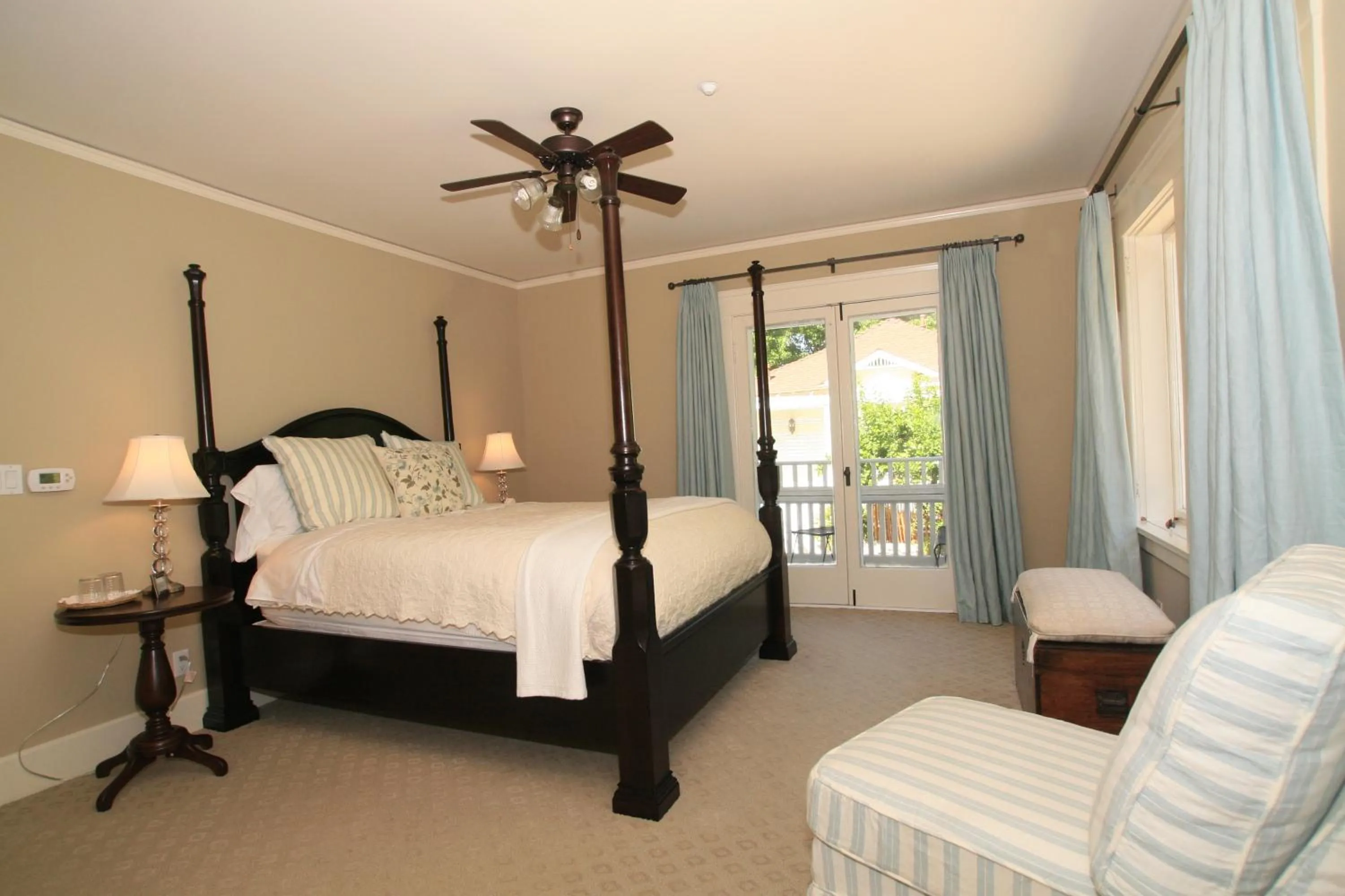 Bed in Arroyo Vista Inn