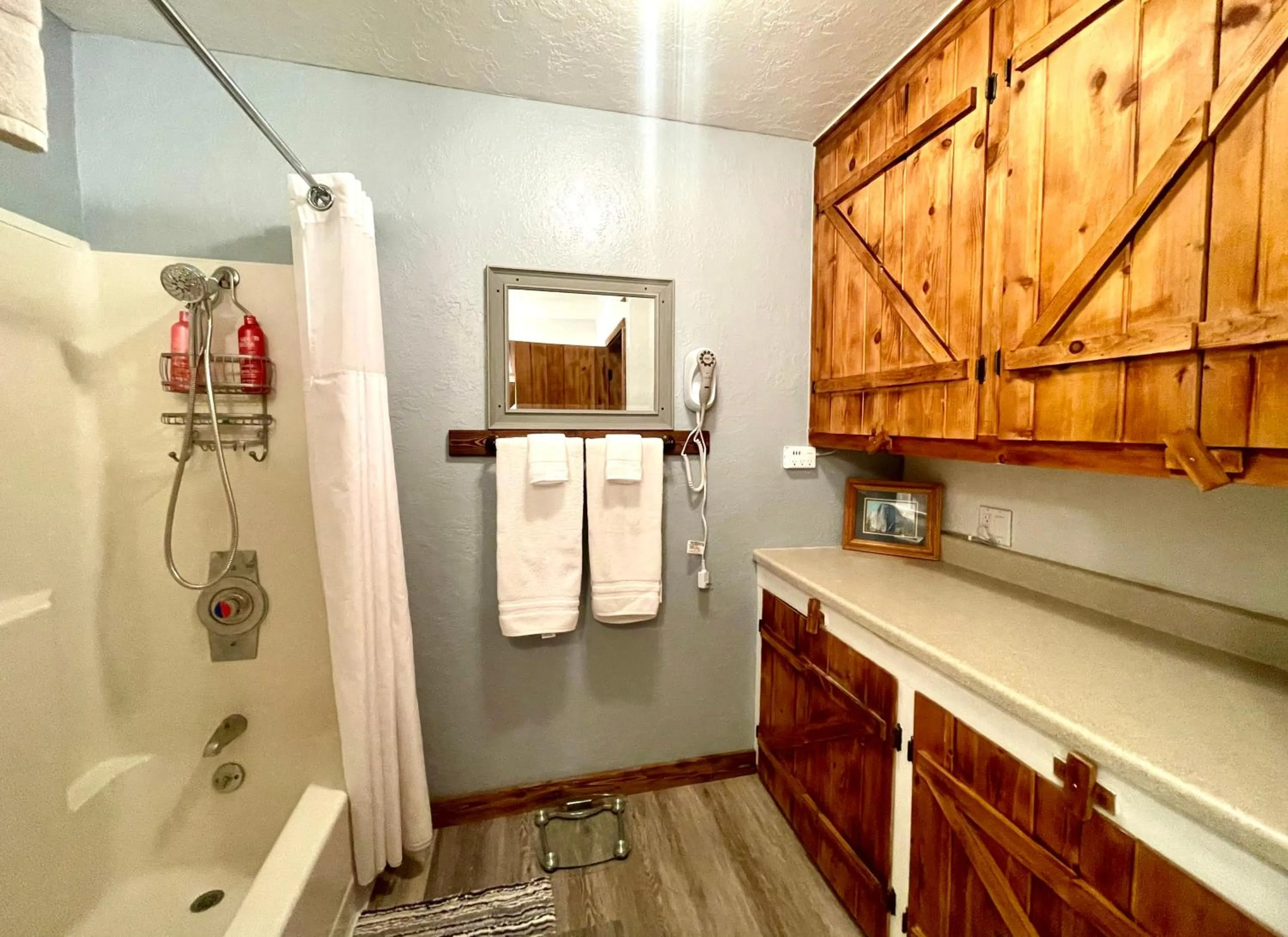 Bathroom in Sierra Mountain Lodge - Vacation Rentals - Yosemite