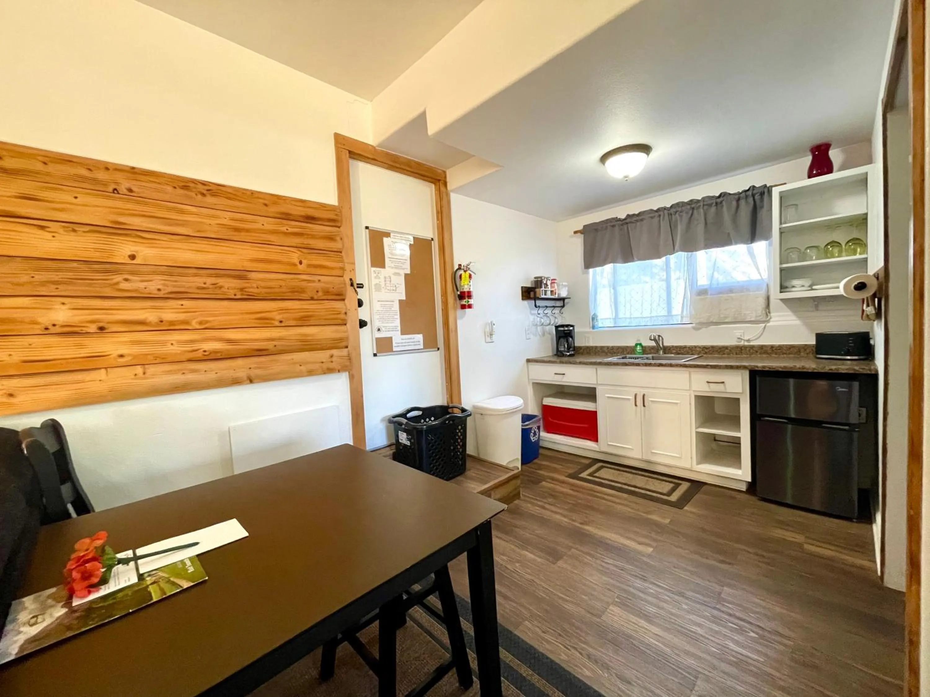 Kitchen or kitchenette in Sierra Mountain Lodge - Vacation Rentals - Yosemite