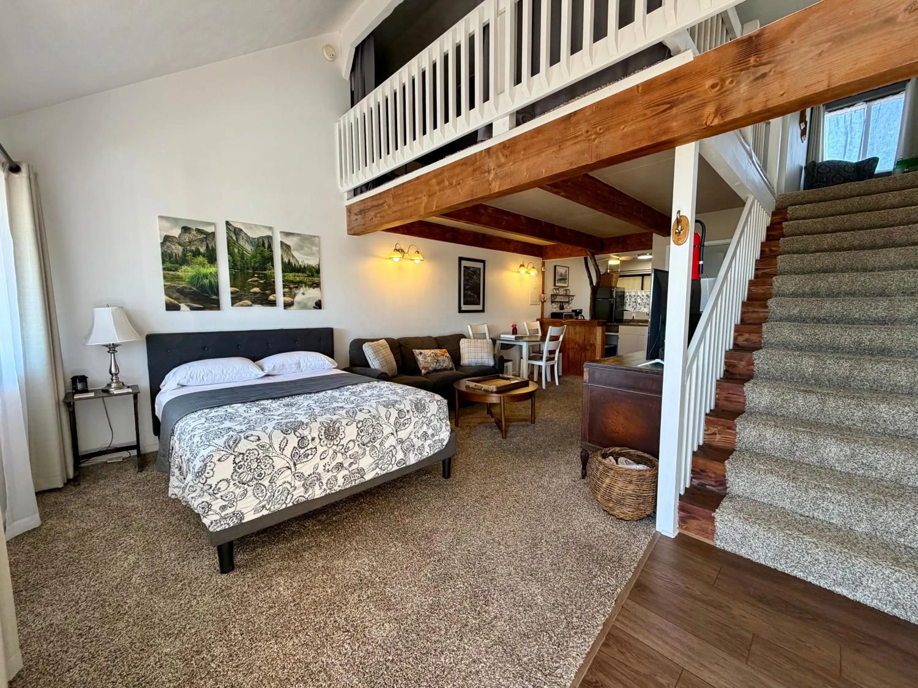 Bed in Sierra Mountain Lodge - Vacation Rentals - Yosemite