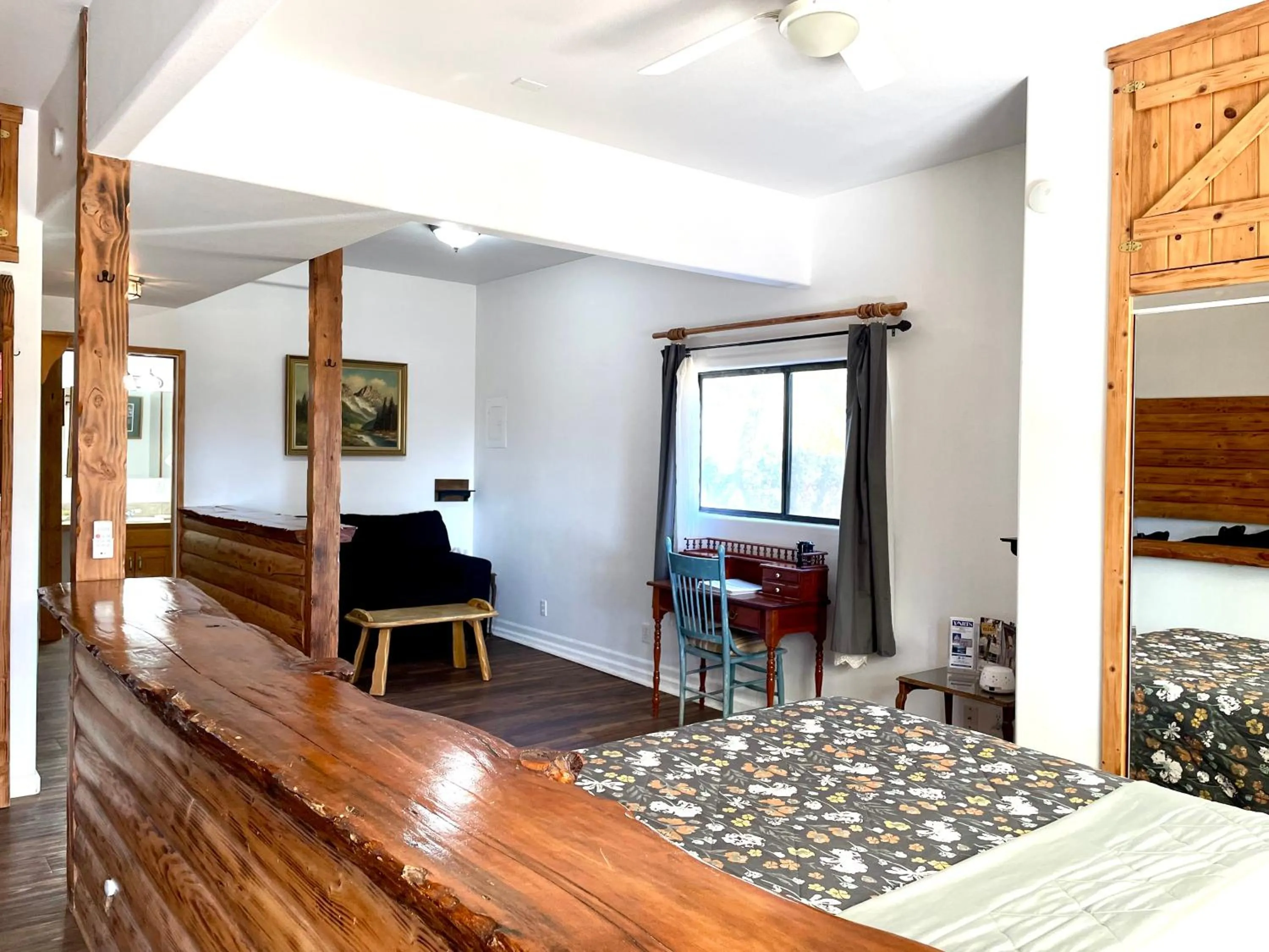 Photo of the whole room in Sierra Mountain Lodge - Vacation Rentals - Yosemite