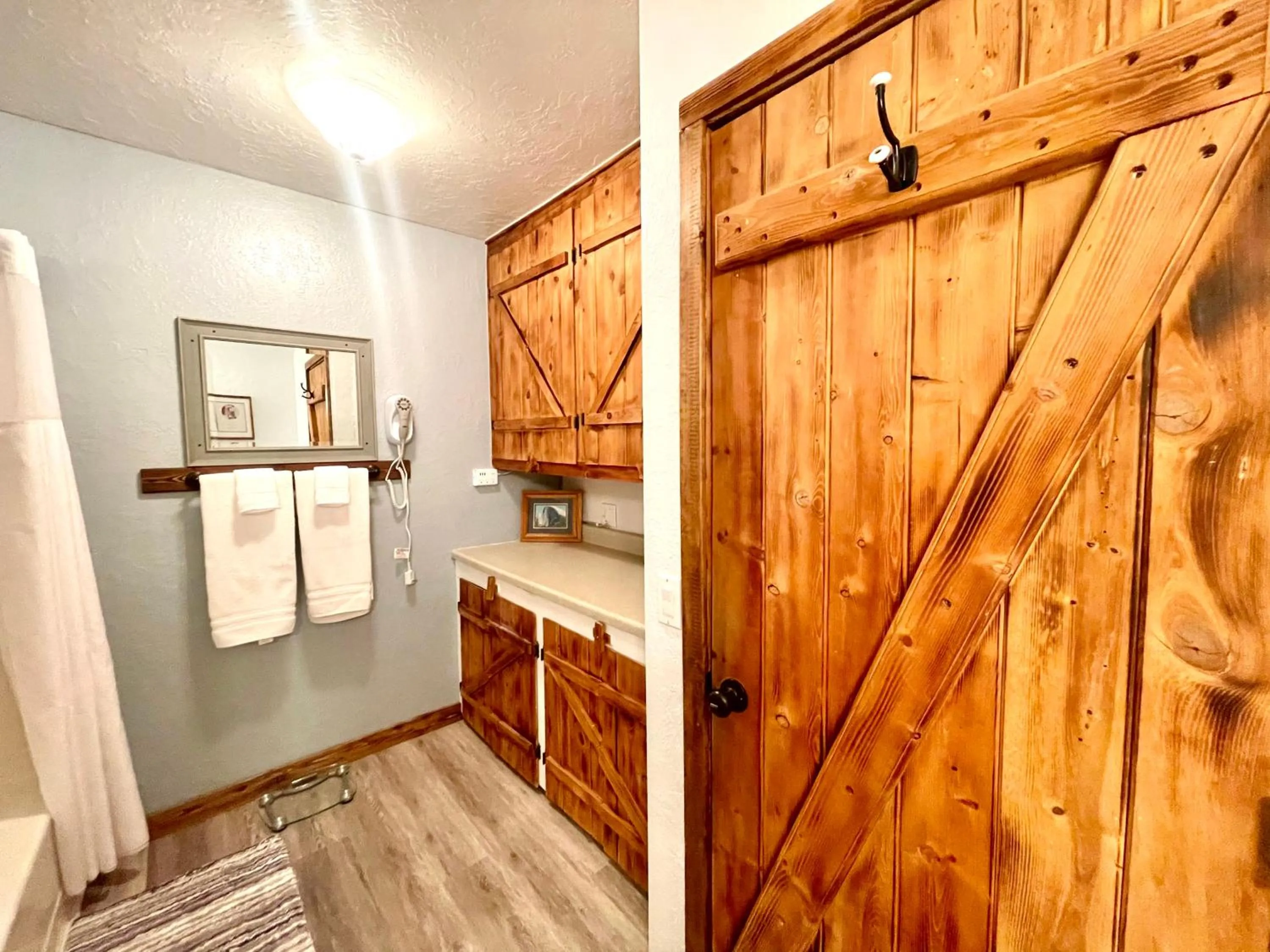 Bathroom in Sierra Mountain Lodge - Vacation Rentals - Yosemite