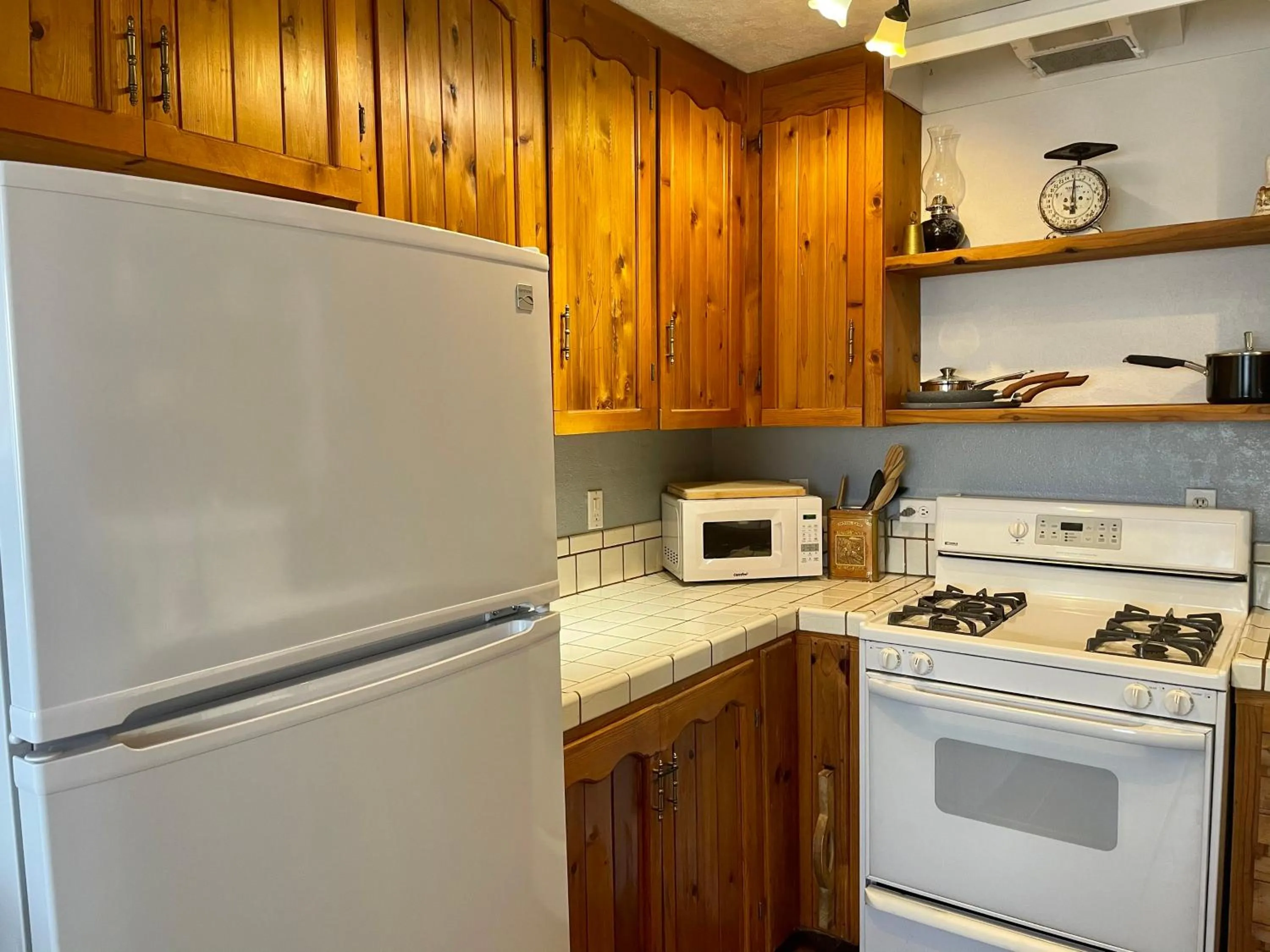 kitchen in Sierra Mountain Lodge - Vacation Rentals - Yosemite