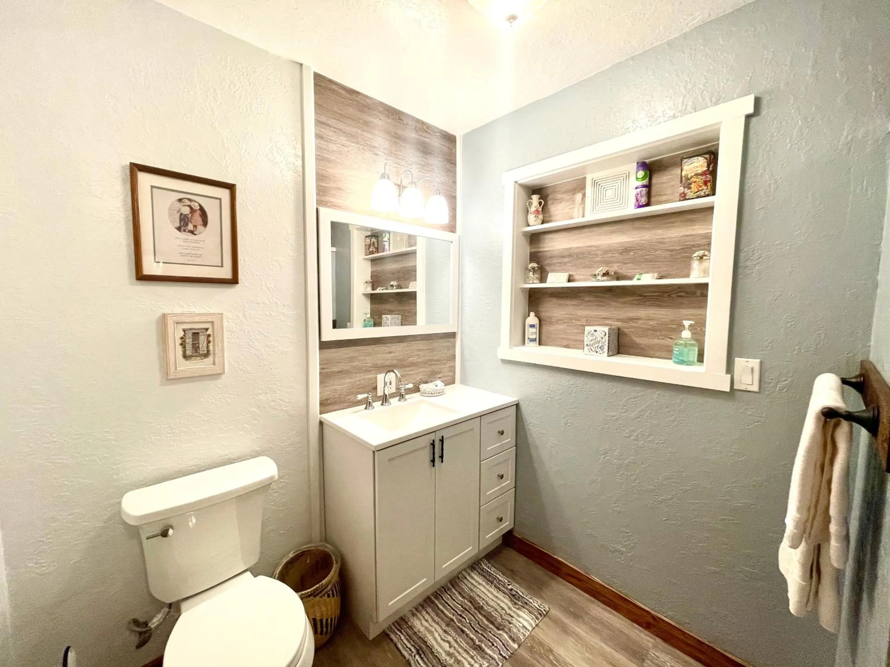 Bathroom in Sierra Mountain Lodge - Vacation Rentals - Yosemite