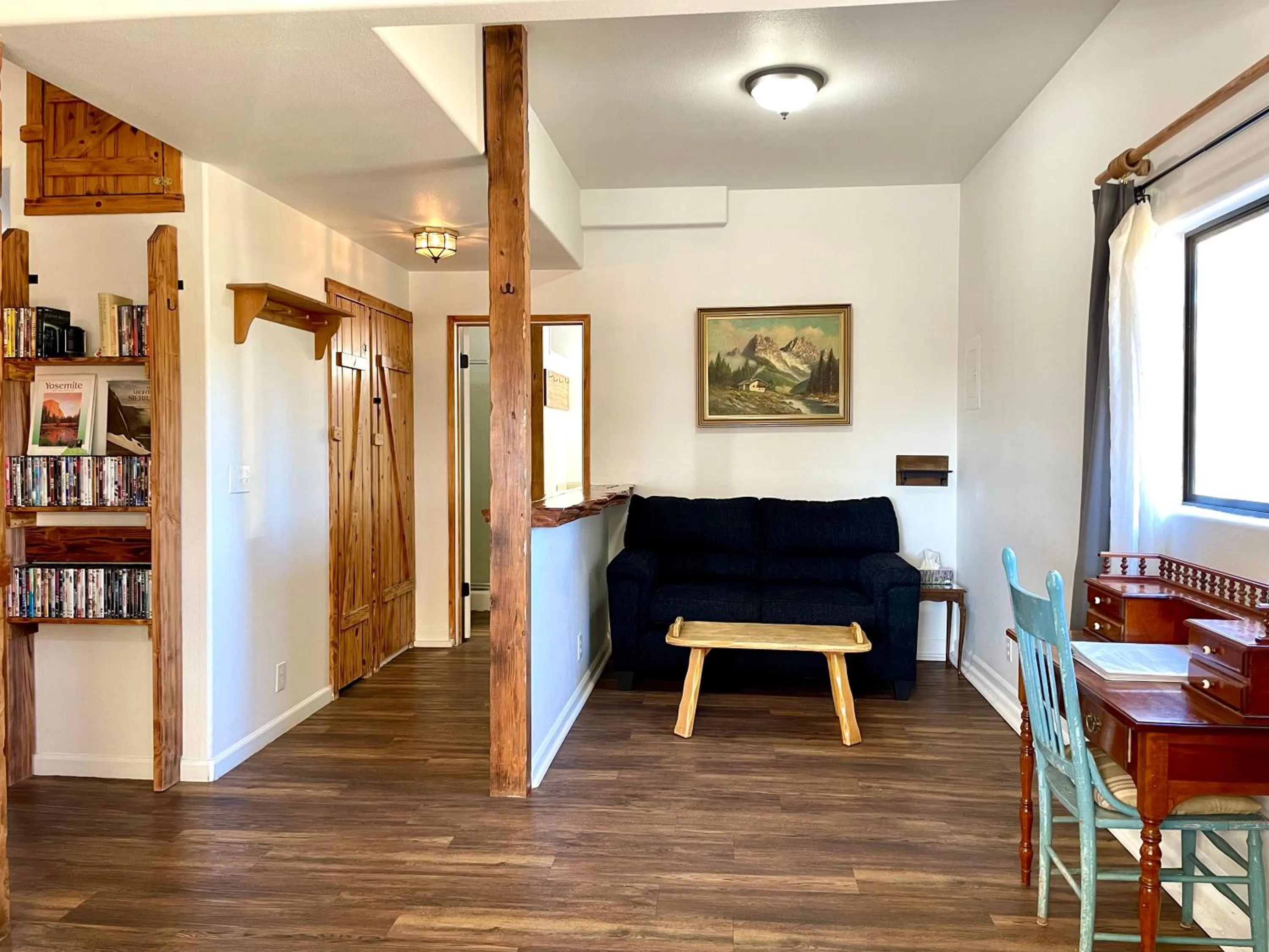 Seating area in Sierra Mountain Lodge - Vacation Rentals - Yosemite