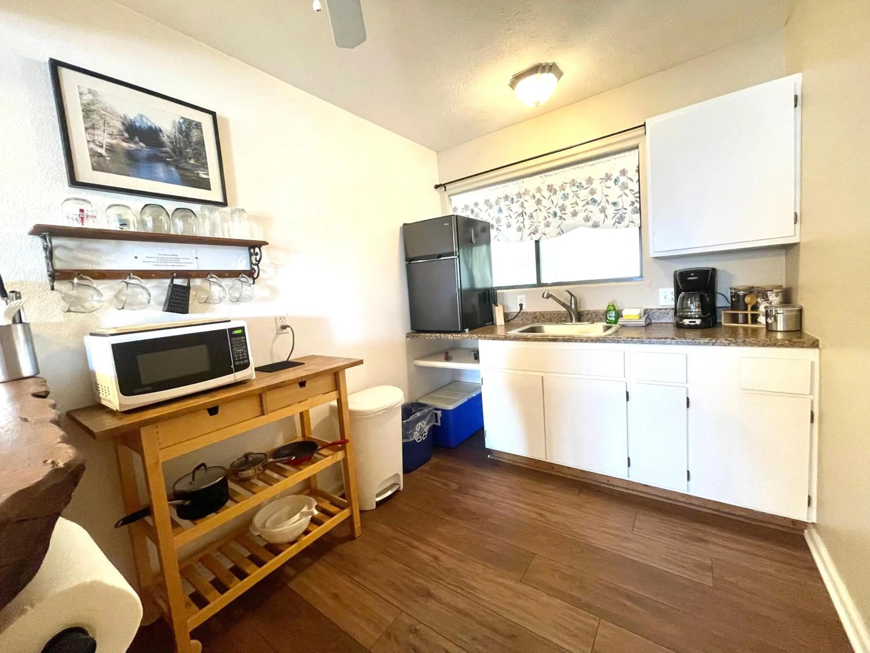 Coffee/tea facilities in Sierra Mountain Lodge - Vacation Rentals - Yosemite