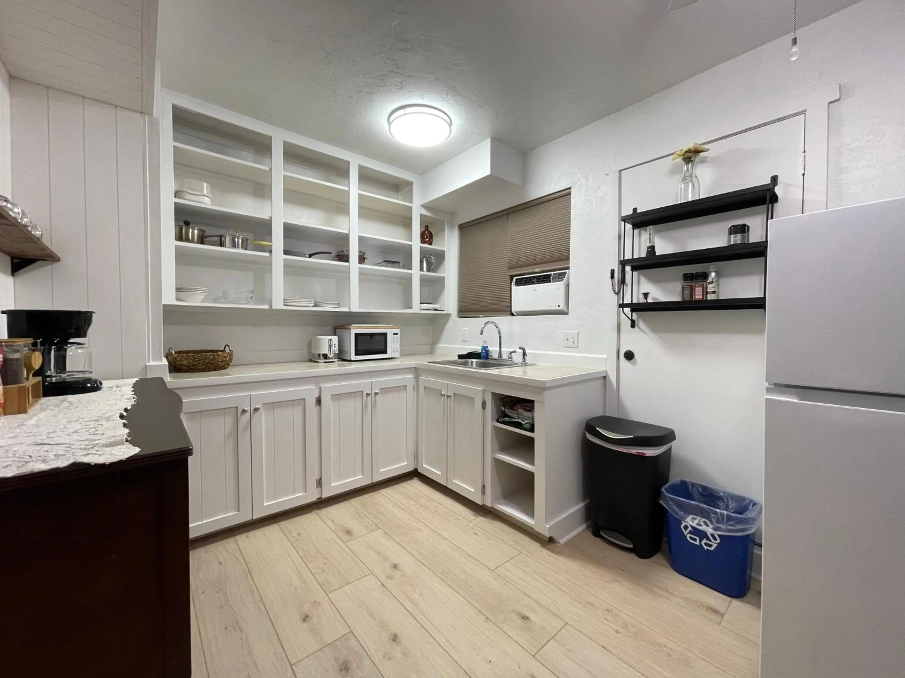 Kitchen or kitchenette in Sierra Mountain Lodge - Vacation Rentals - Yosemite