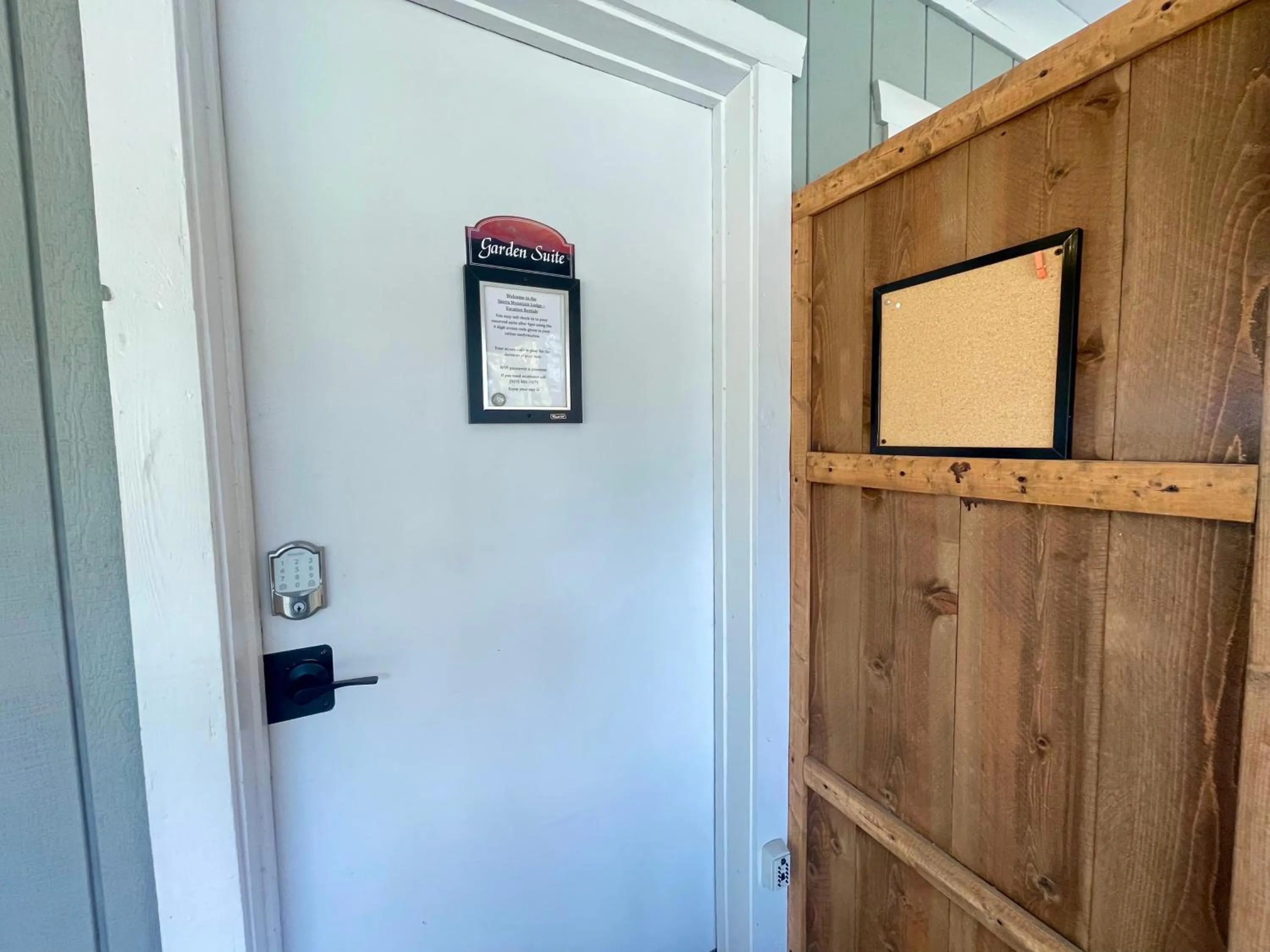 Facade/entrance in Sierra Mountain Lodge - Vacation Rentals - Yosemite