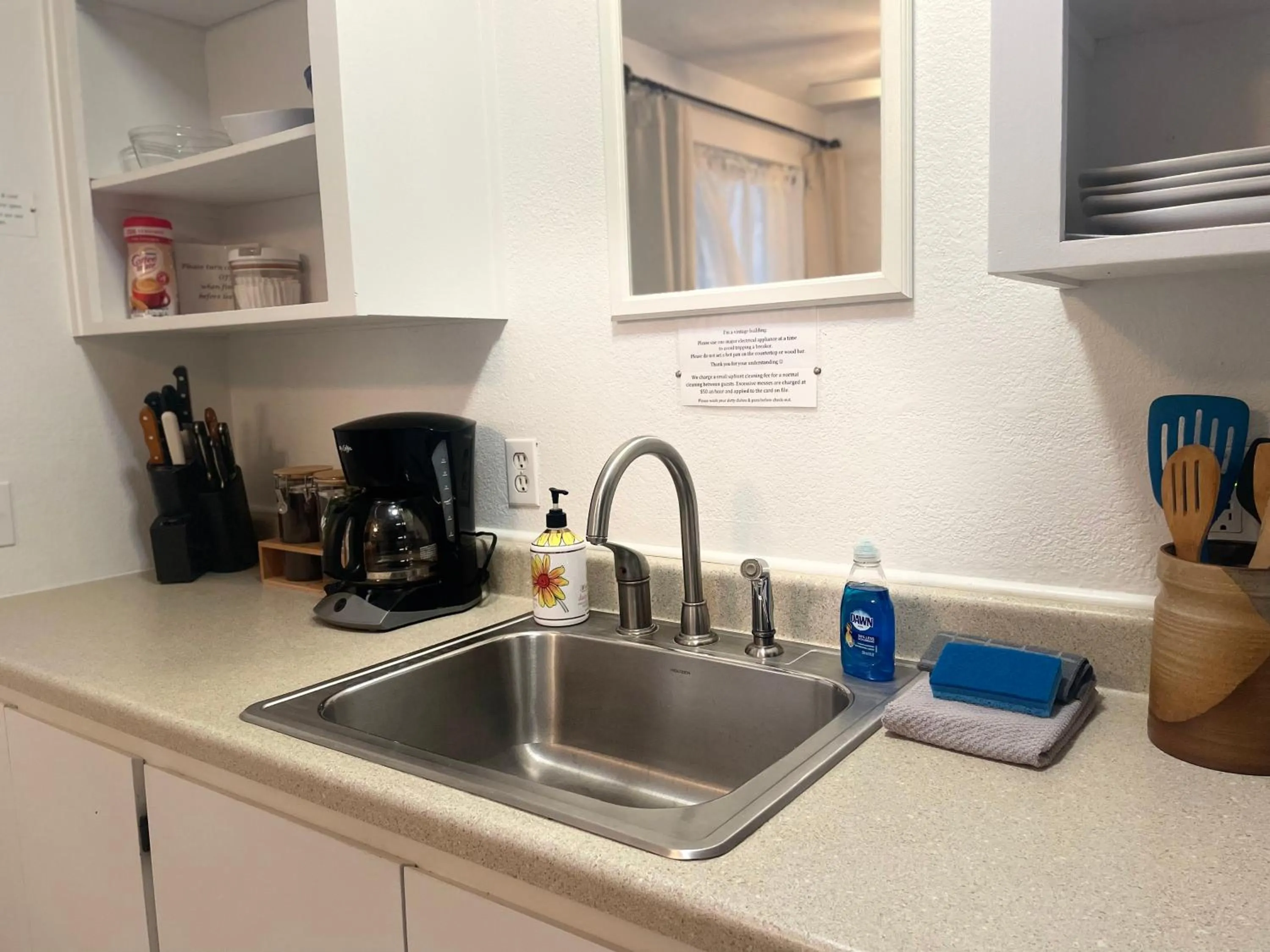 Kitchen or kitchenette in Sierra Mountain Lodge - Vacation Rentals - Yosemite