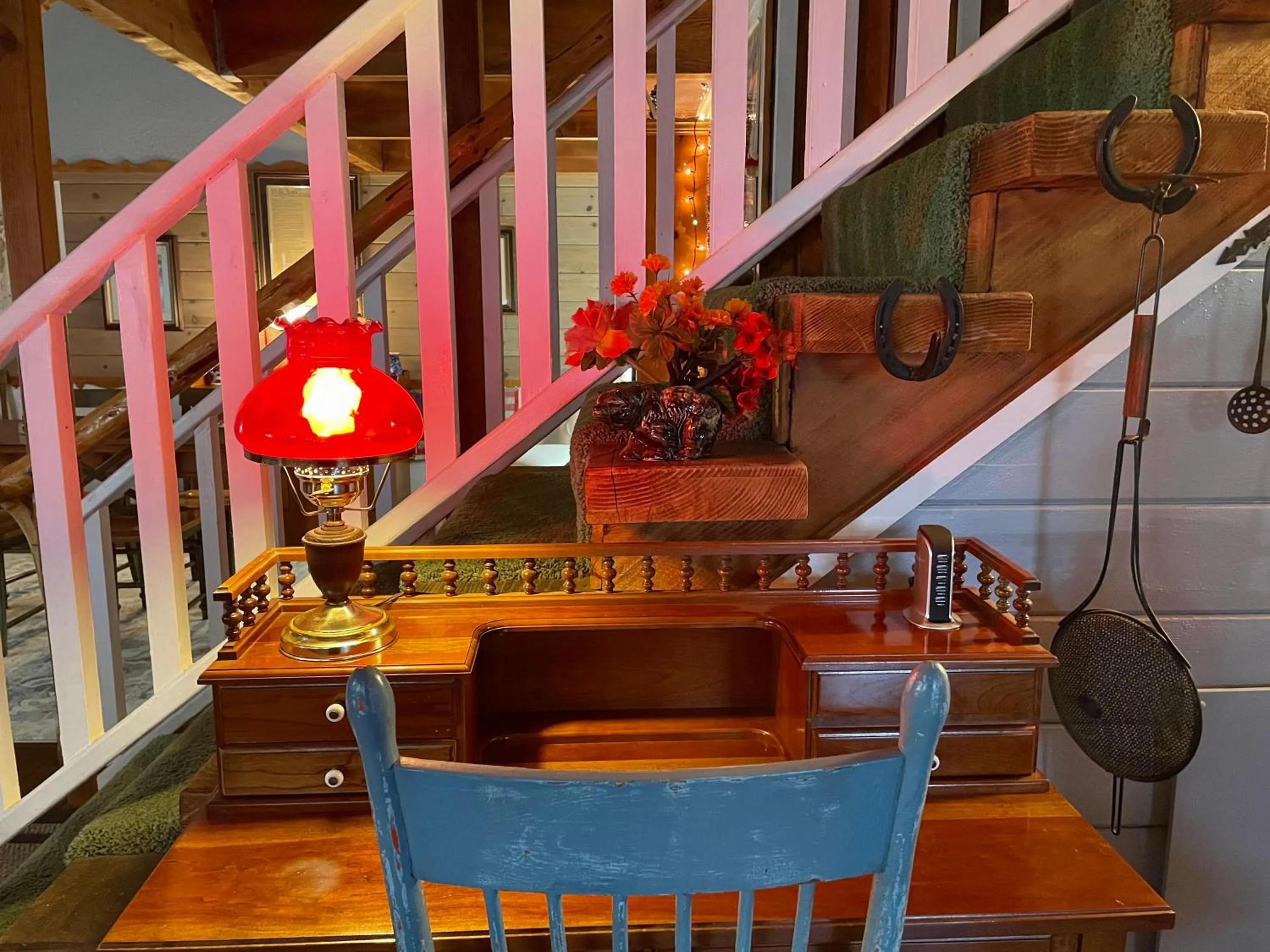 Seating area in Sierra Mountain Lodge - Vacation Rentals - Yosemite