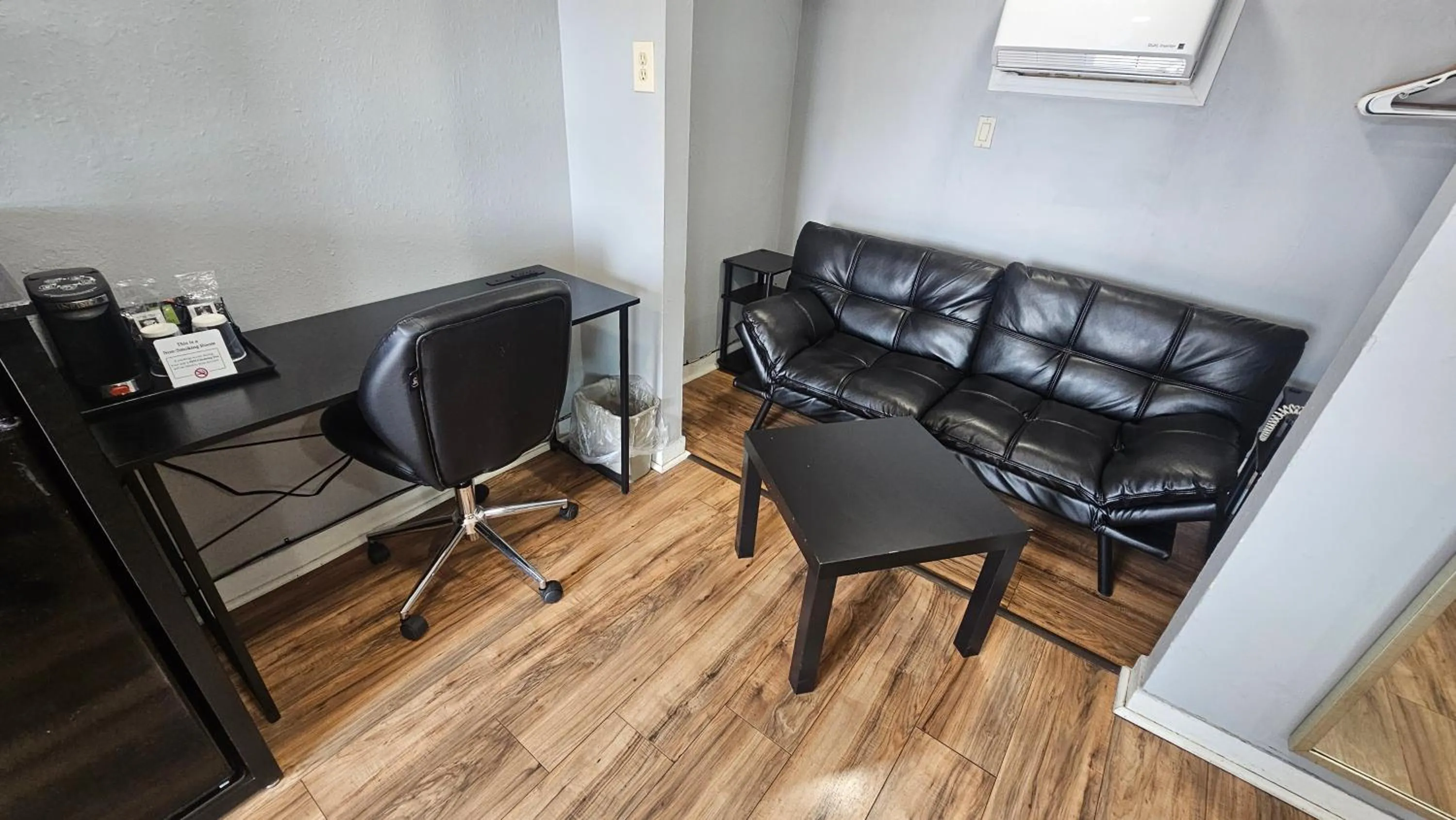 Coffee/tea facilities in Travelers Inn