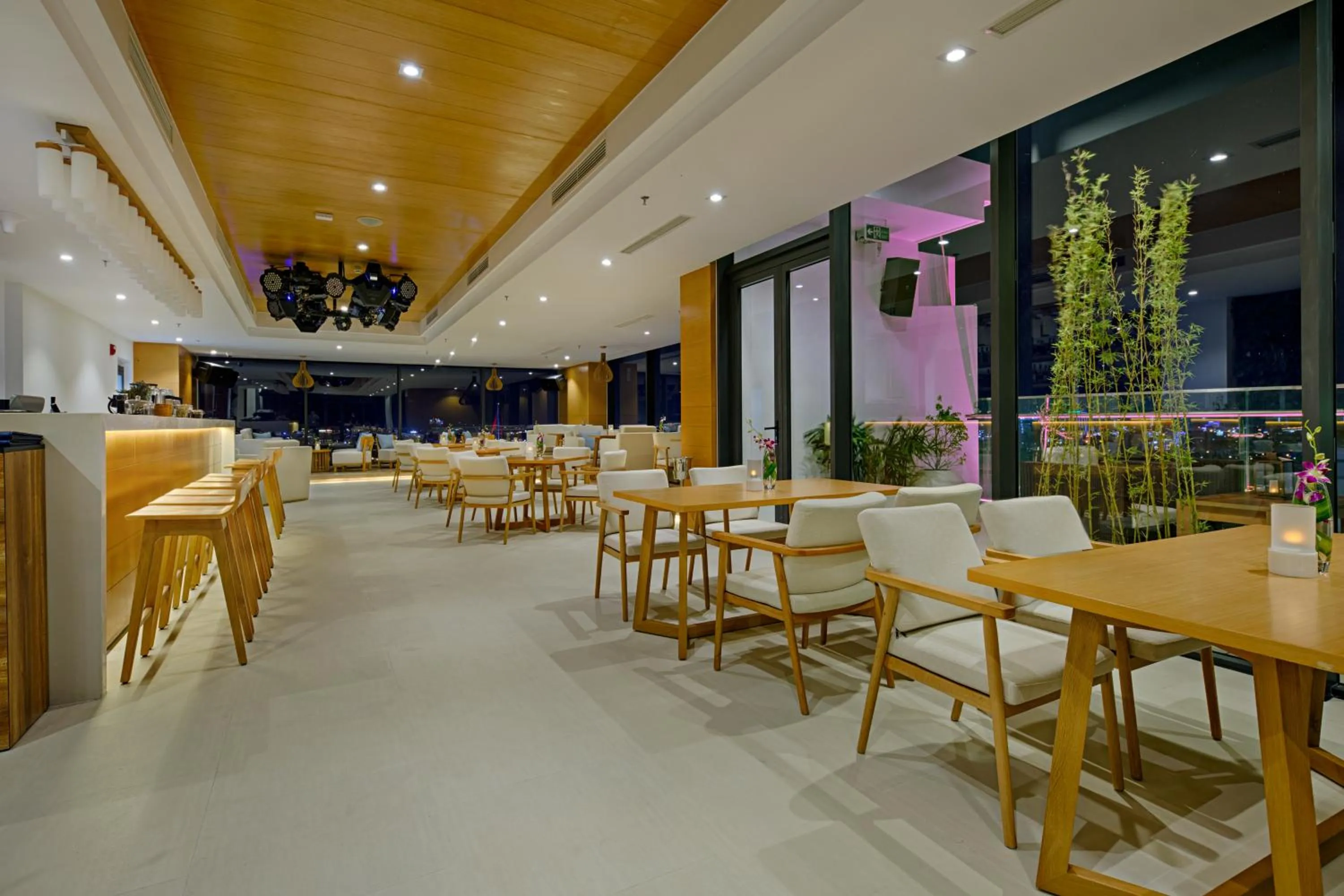 Restaurant/places to eat in TMS Hotel Da Nang Beach