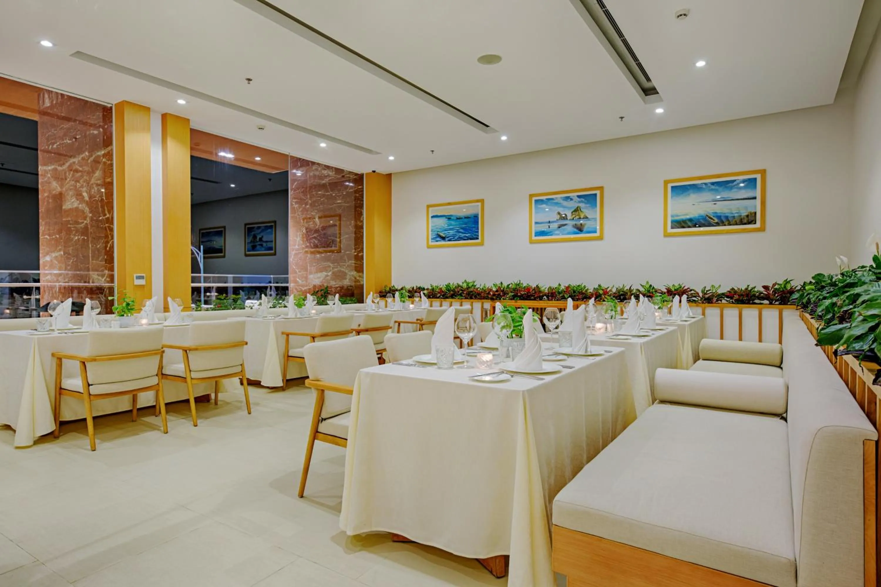 Restaurant/places to eat in TMS Hotel Da Nang Beach