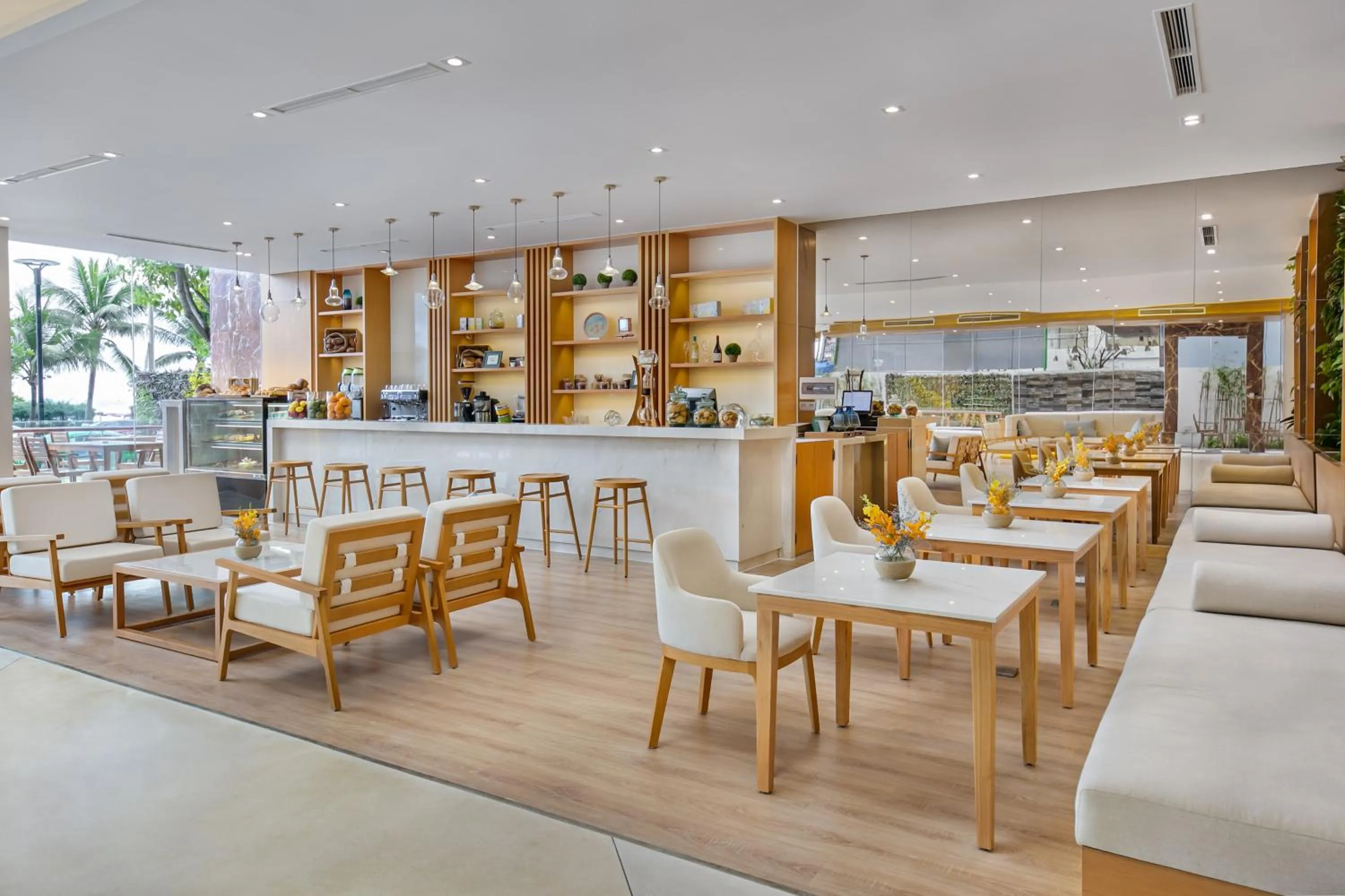 Restaurant/places to eat in TMS Hotel Da Nang Beach