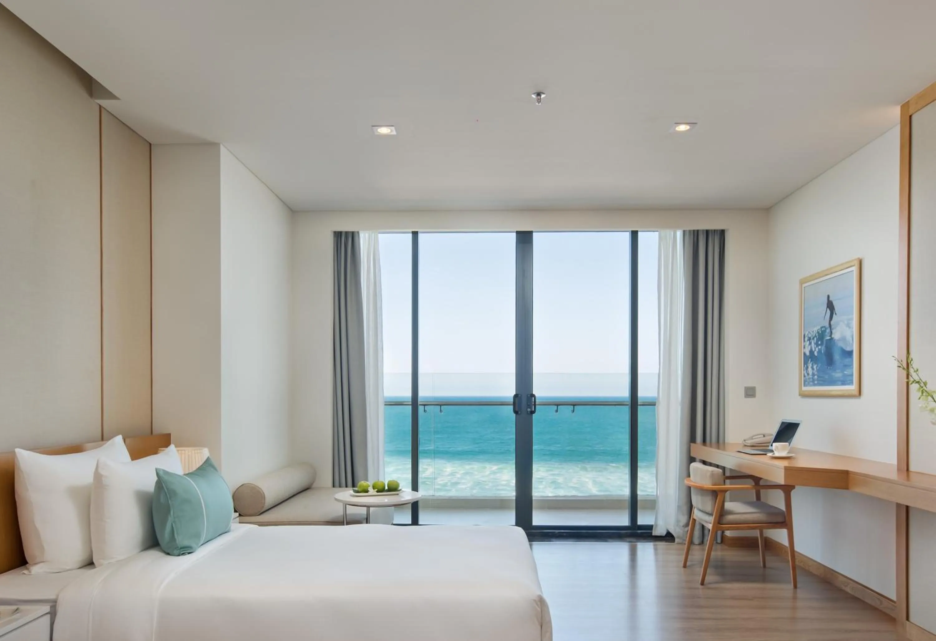 Sea view, Bed in TMS Hotel Da Nang Beach