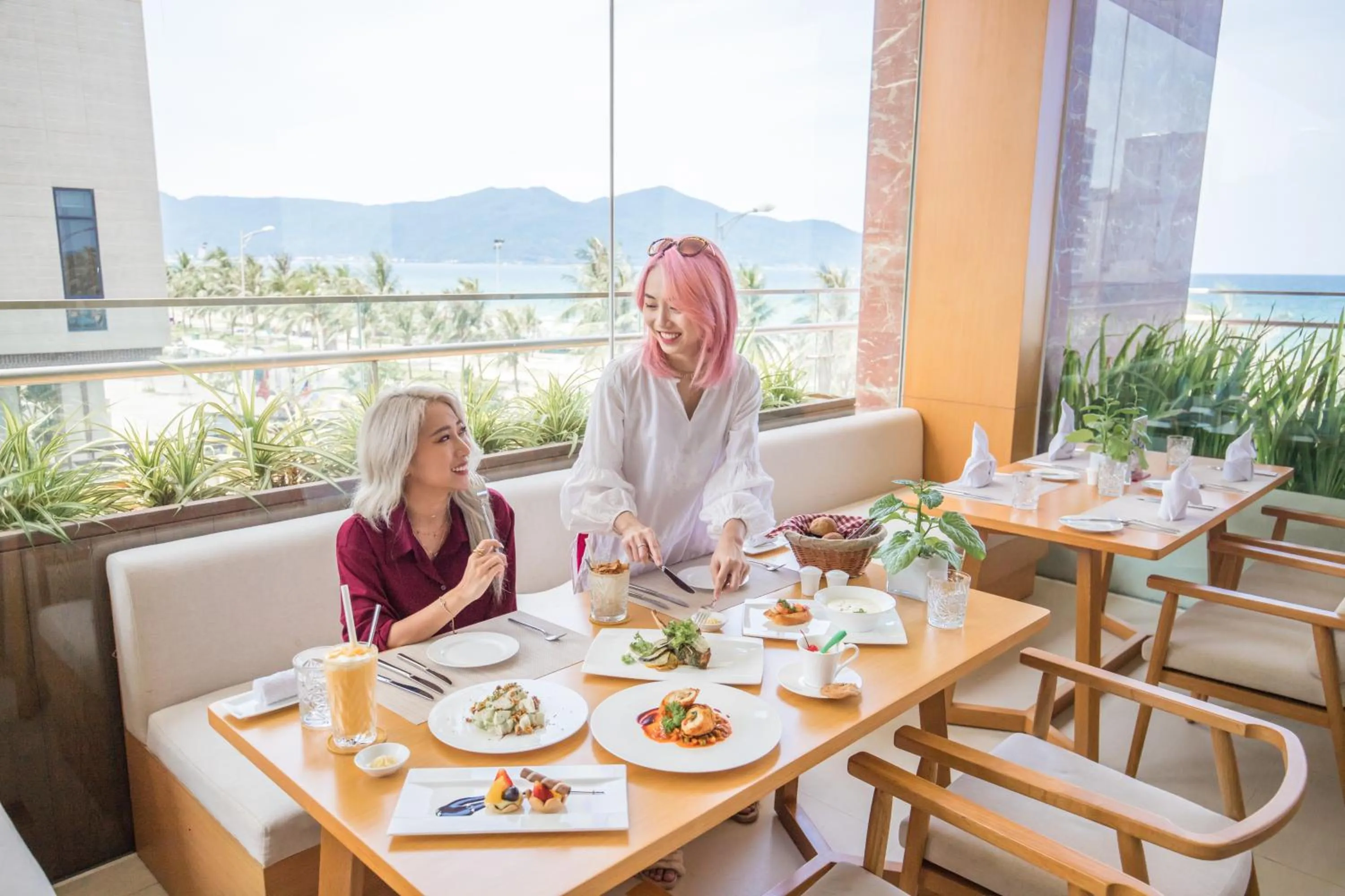 Restaurant/places to eat in TMS Hotel Da Nang Beach