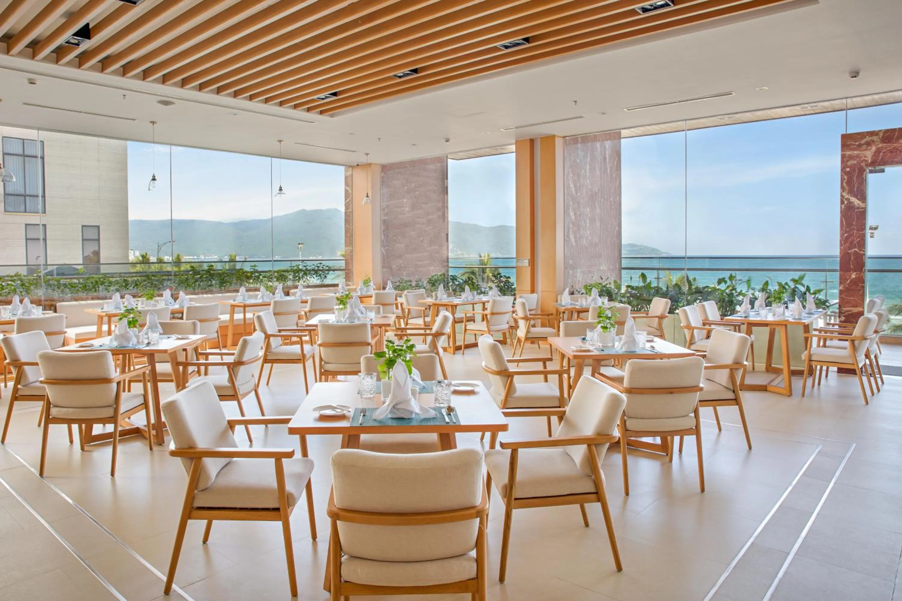 Restaurant/places to eat in TMS Hotel Da Nang Beach