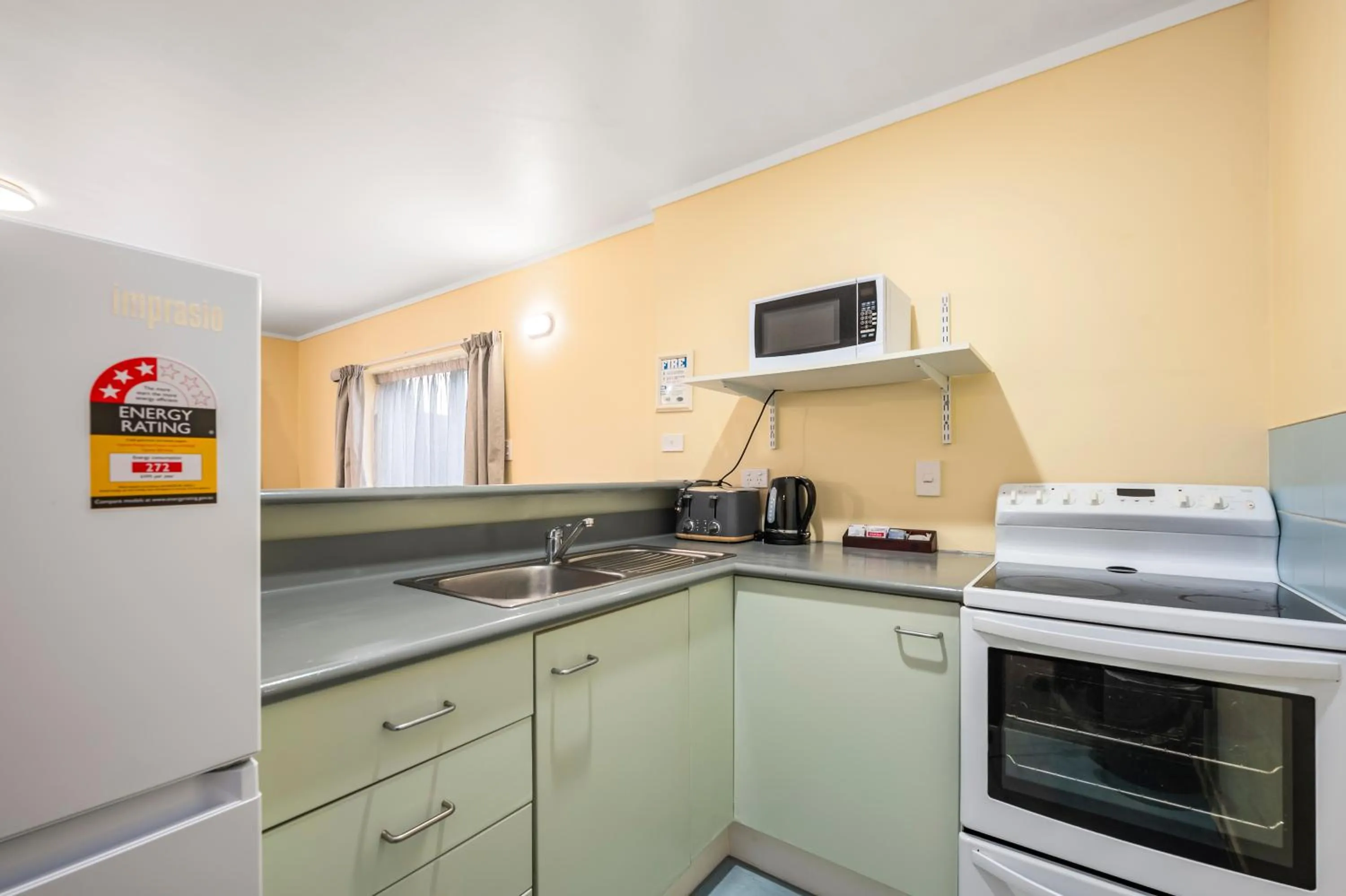 Kitchen or kitchenette in Fenton Court Motel