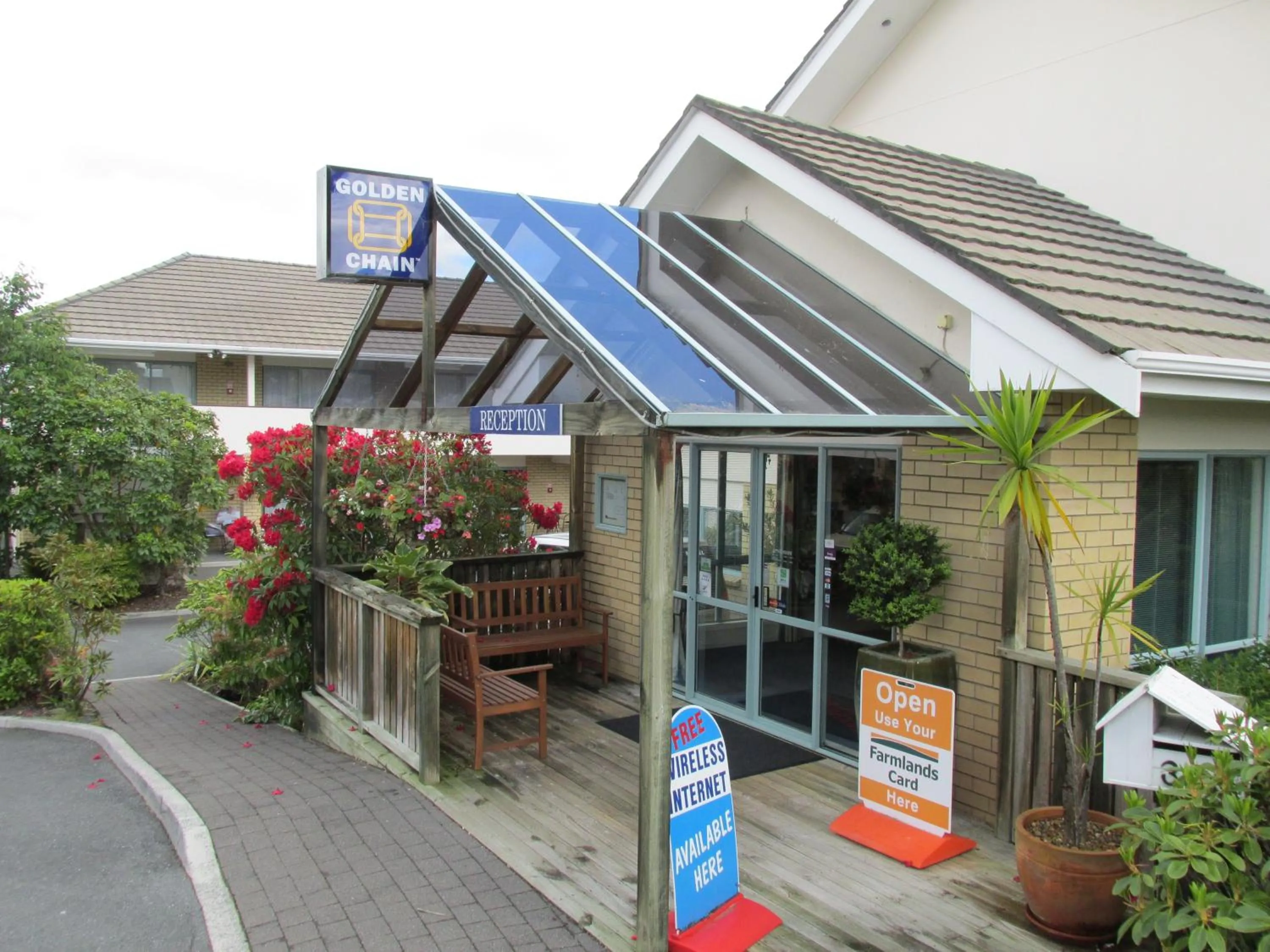 Facade/entrance in Fenton Court Motel