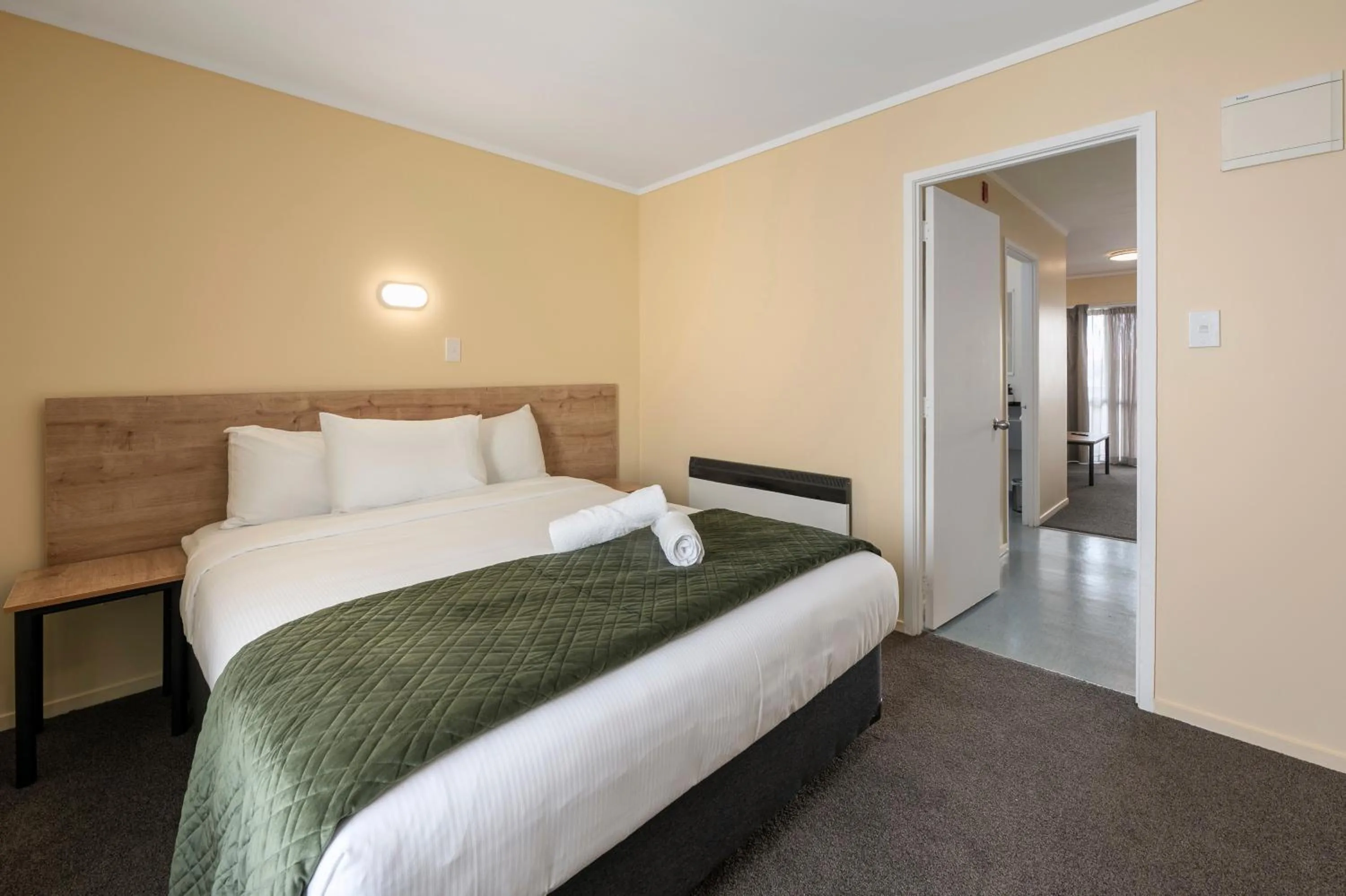 Bed in Fenton Court Motel