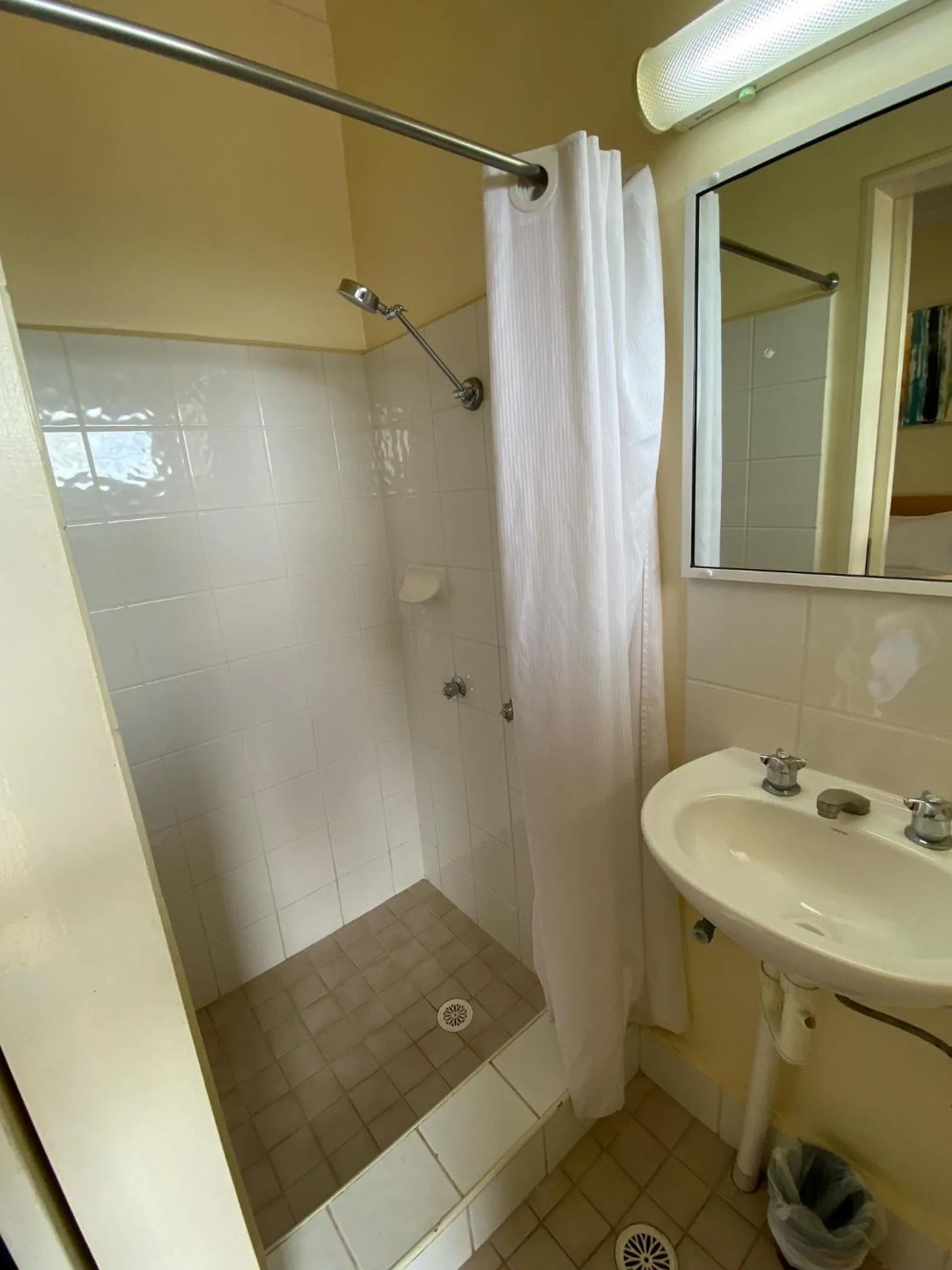 Bathroom in Maitland City Motel