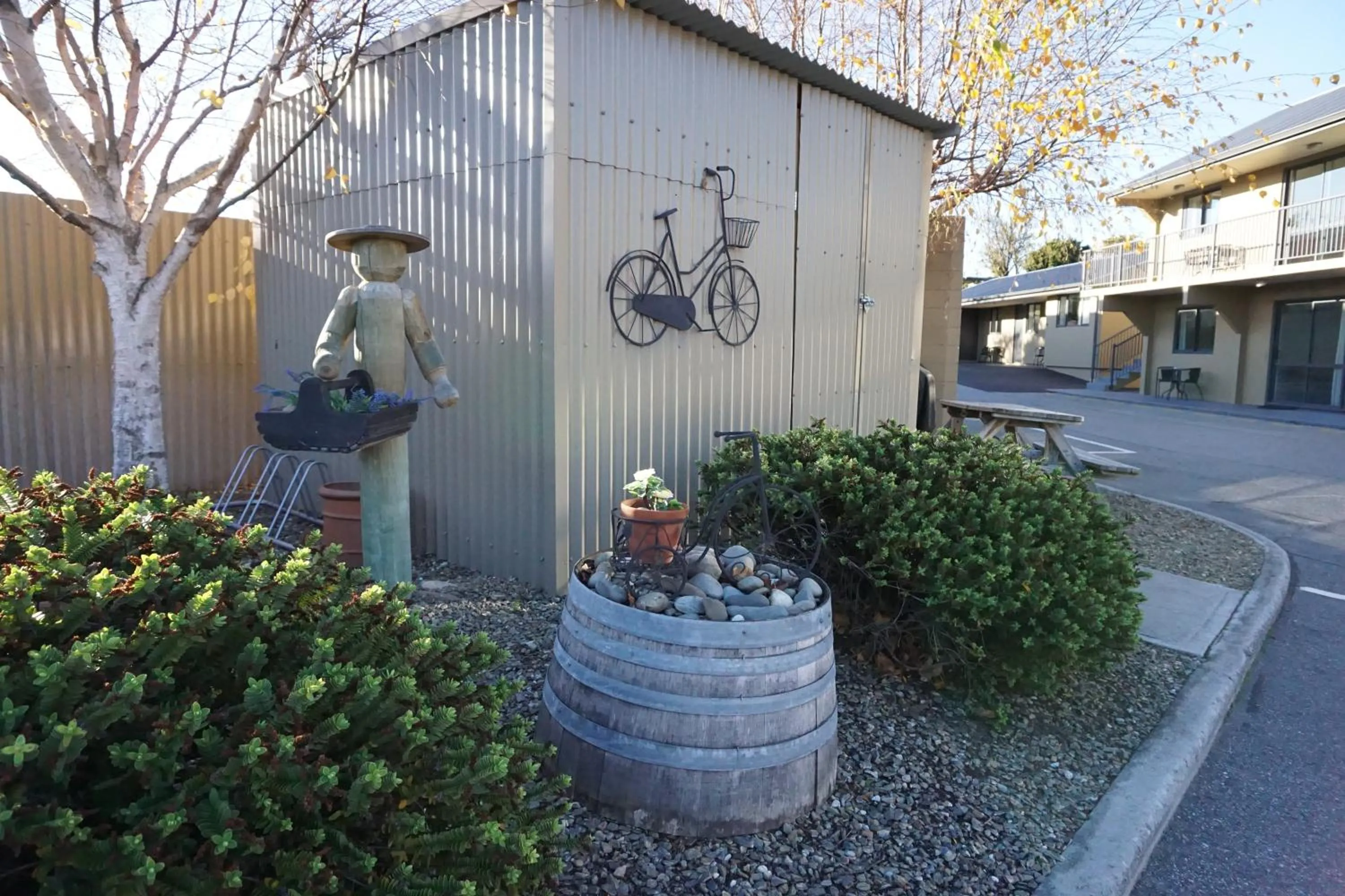 Cycling in Avenue Motel