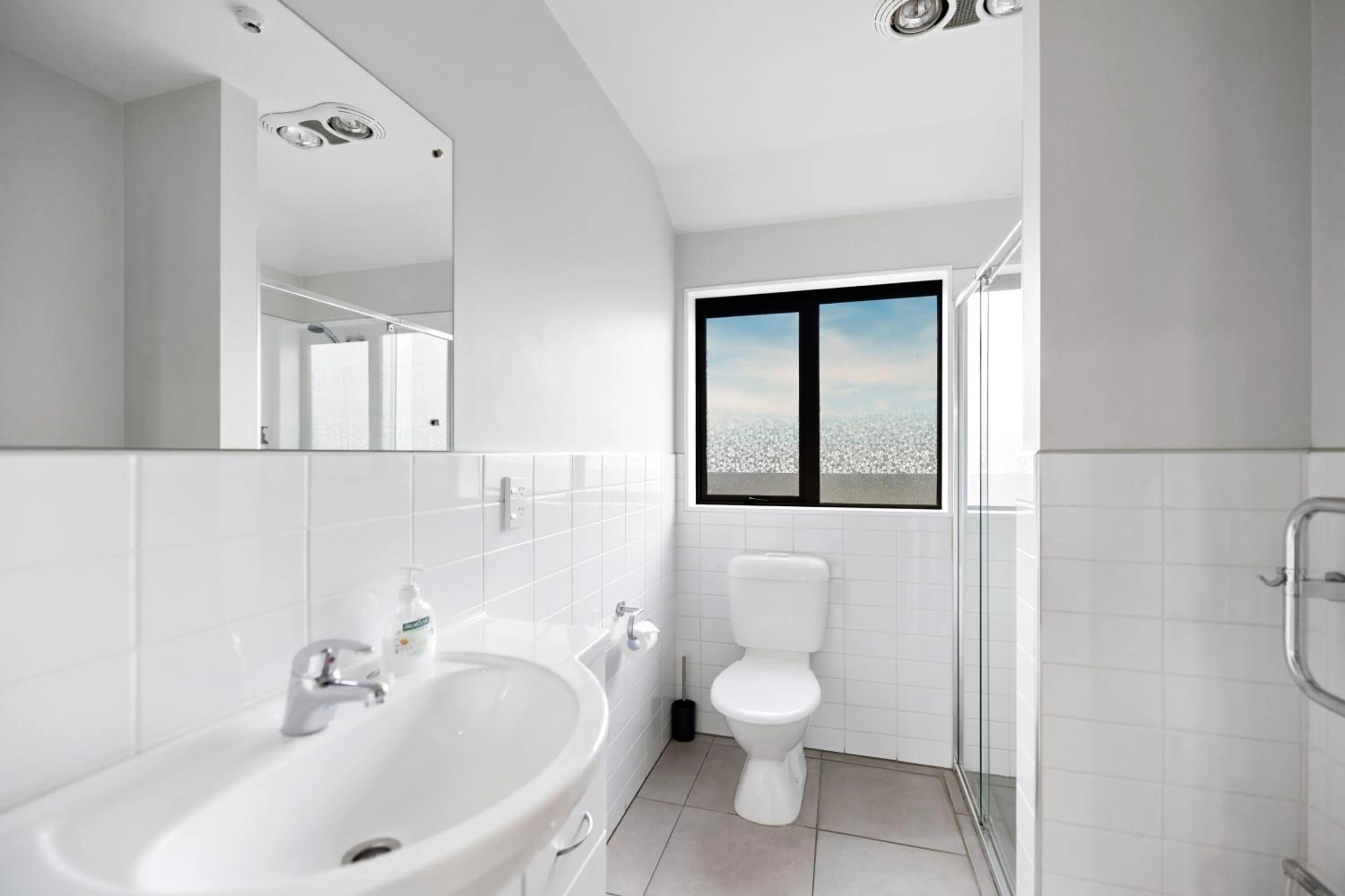 Bathroom in Avenue Motel