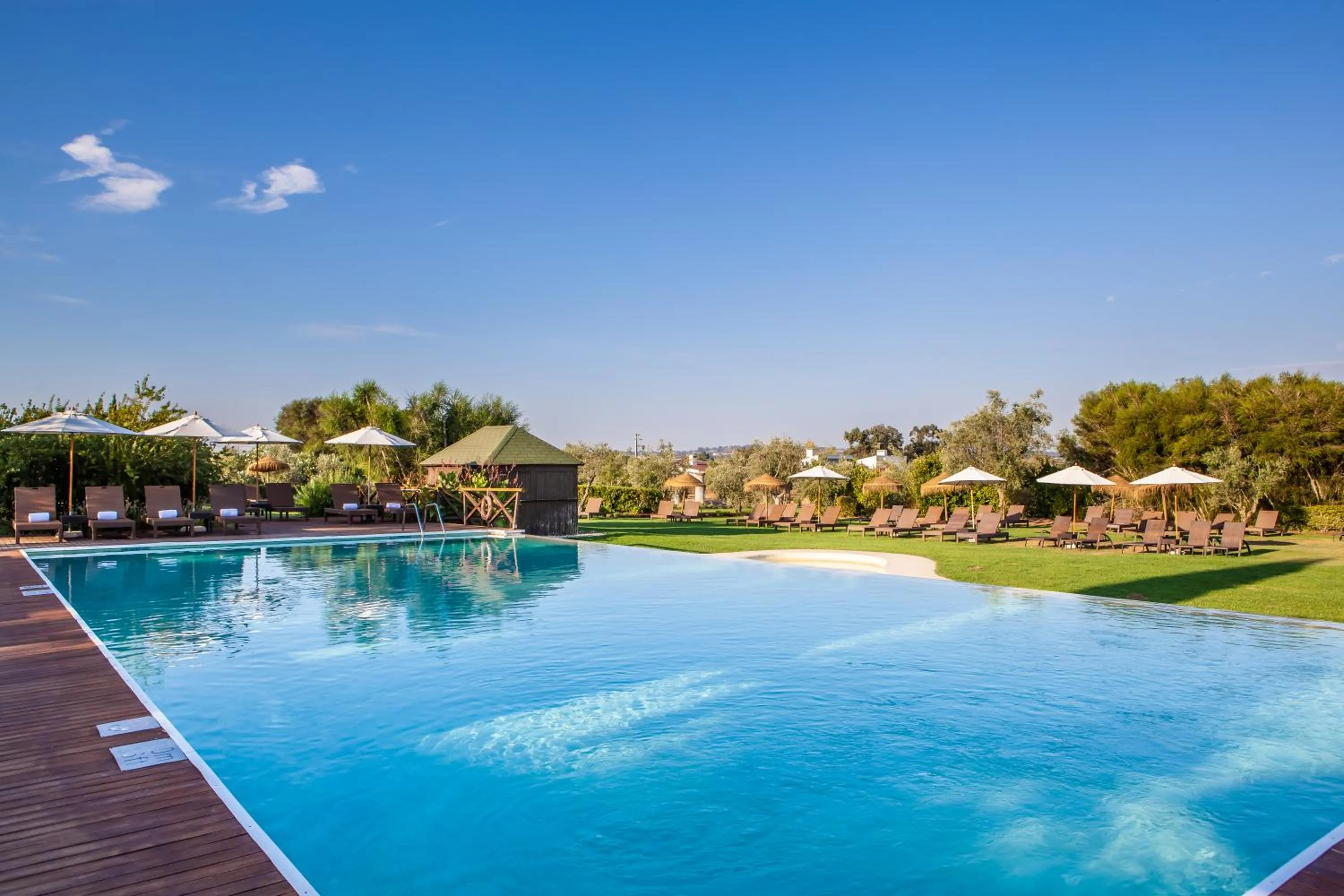 Swimming pool in Convento do Espinheiro, Historic Hotel & Spa