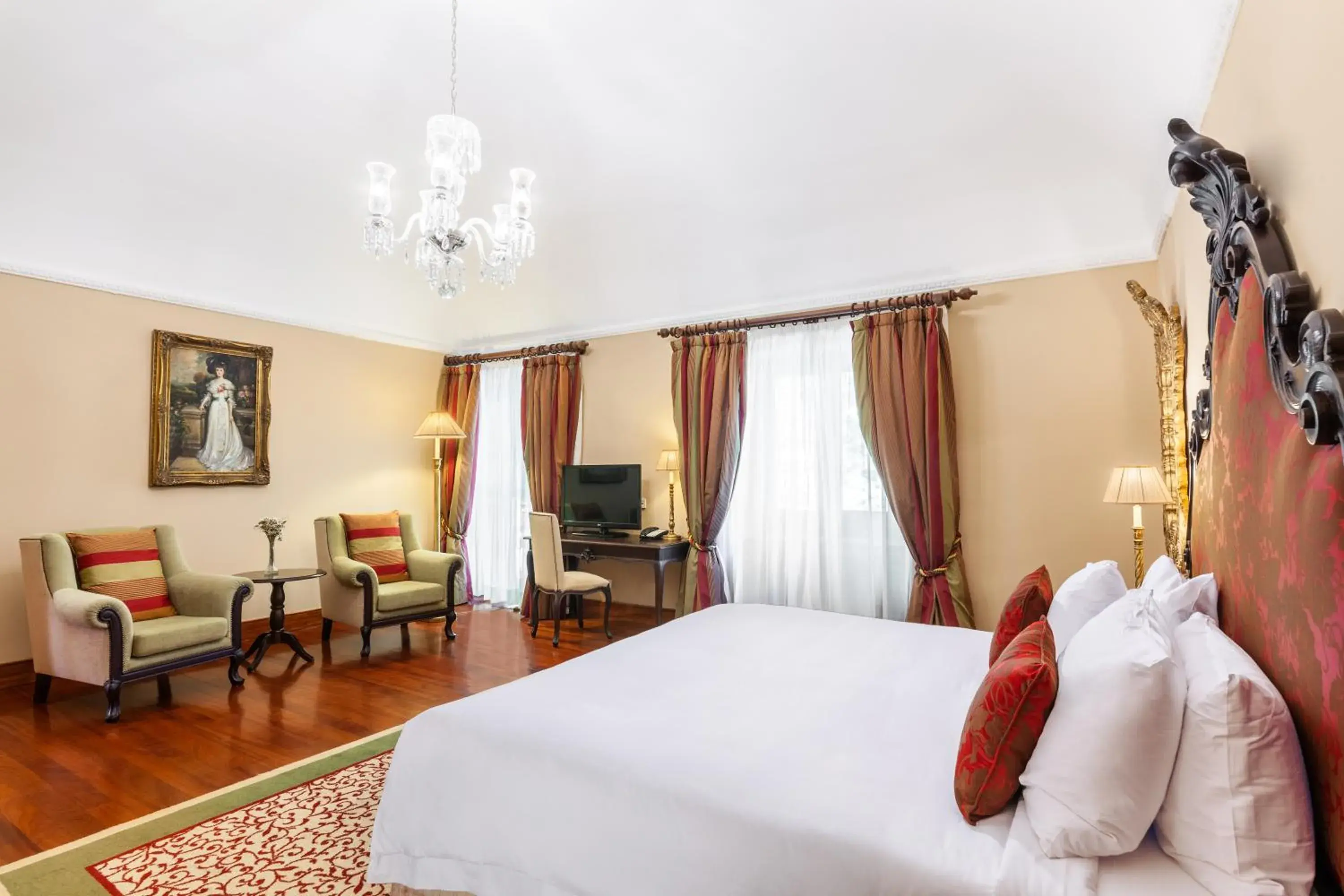 Suite Deluxe in Convento do Espinheiro, Historic Hotel & Spa Suite Deluxe in Convento do Espinheiro, Historic Hotel & Spa