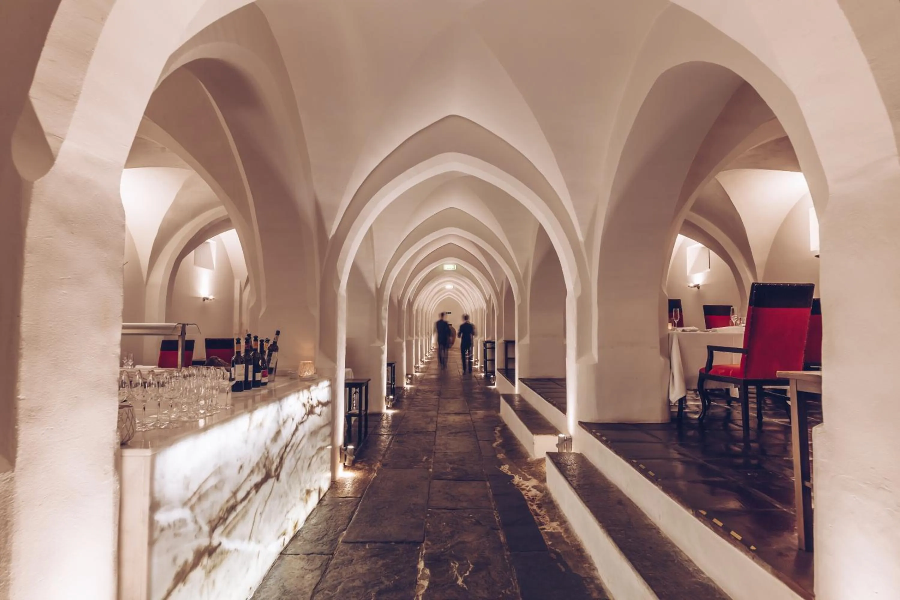 Restaurant/places to eat in Convento do Espinheiro, Historic Hotel & Spa