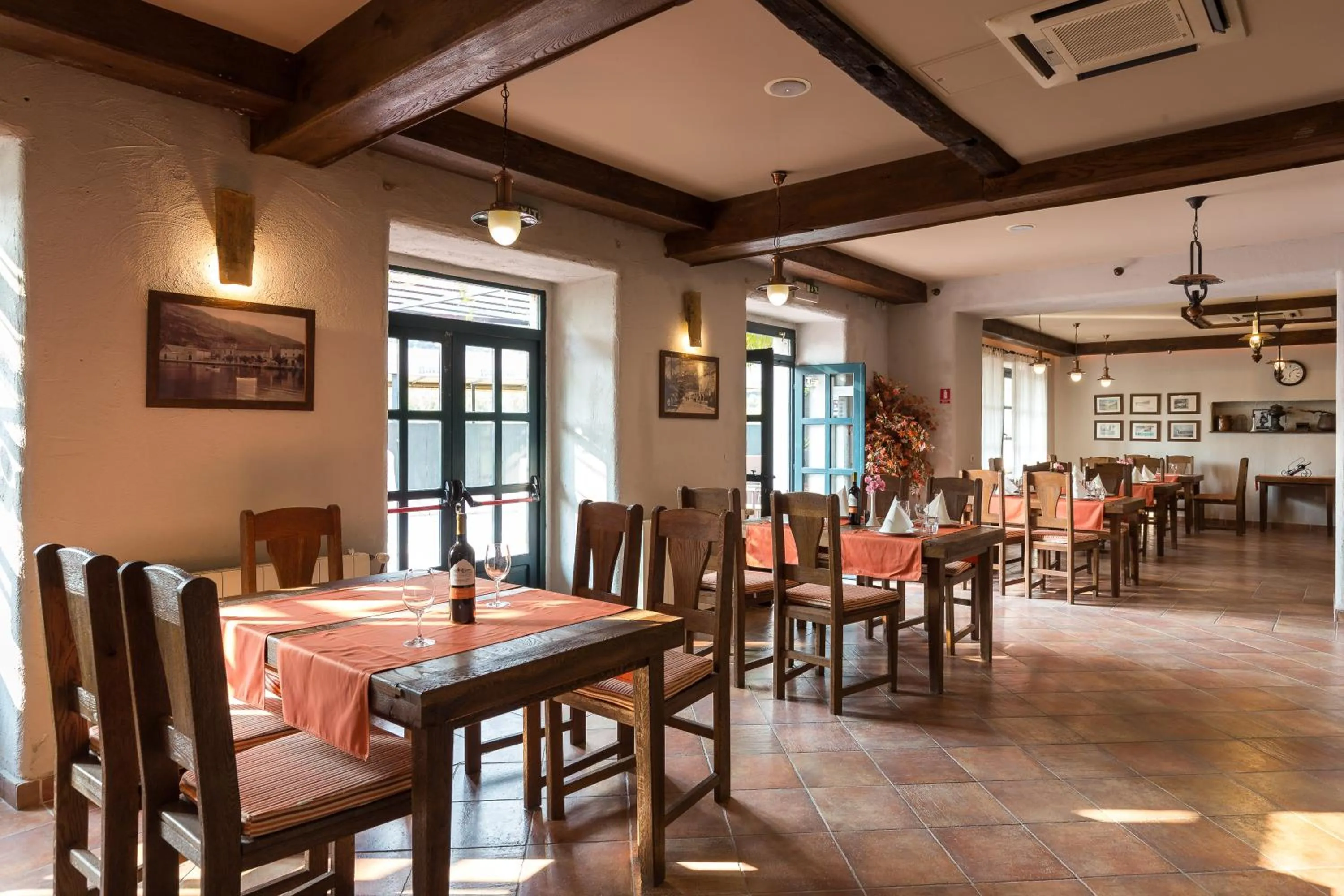 Dining area in Hotel Vimbula - Komolac
