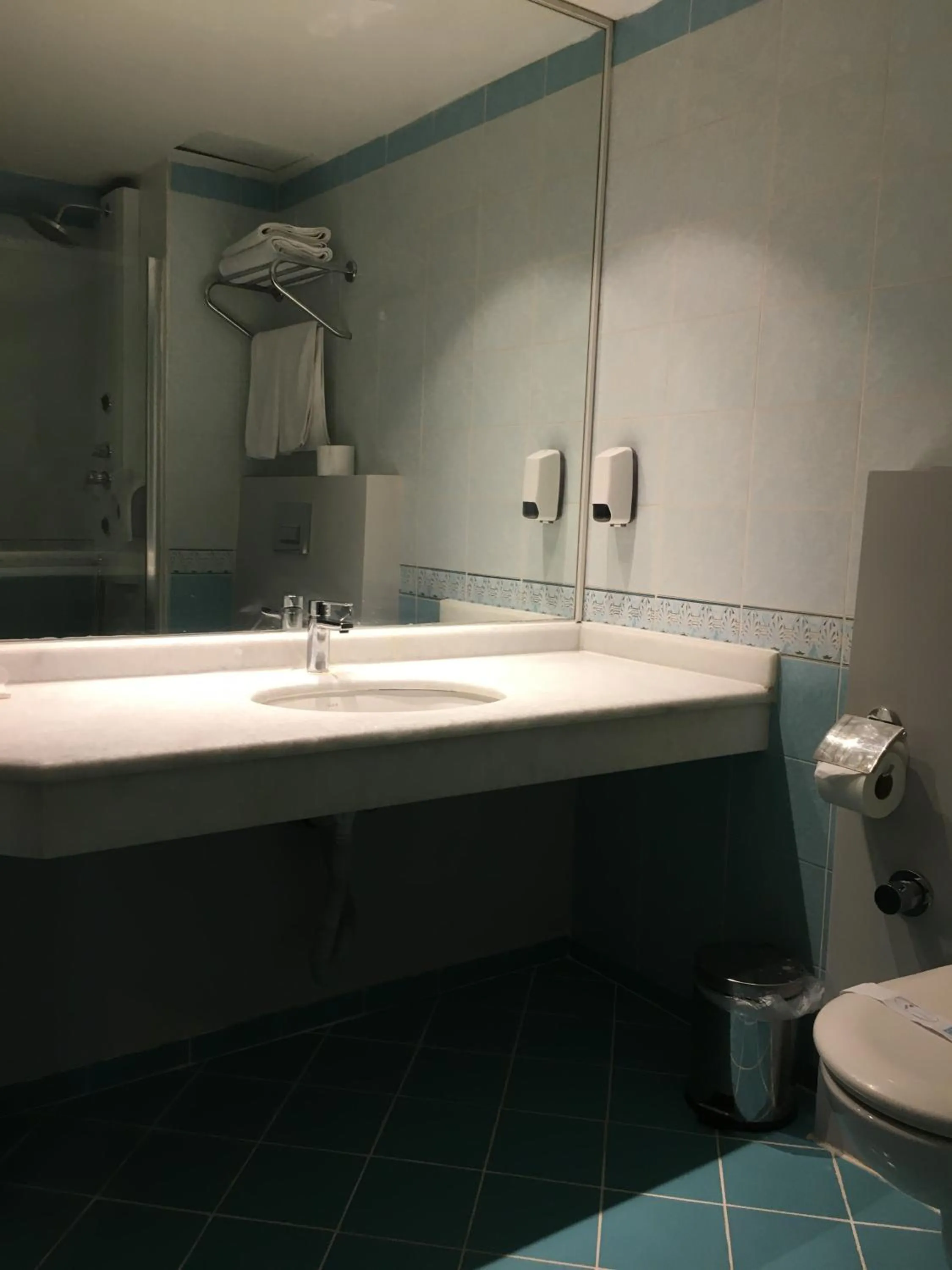 Bathroom in Hotel Eken Prestige