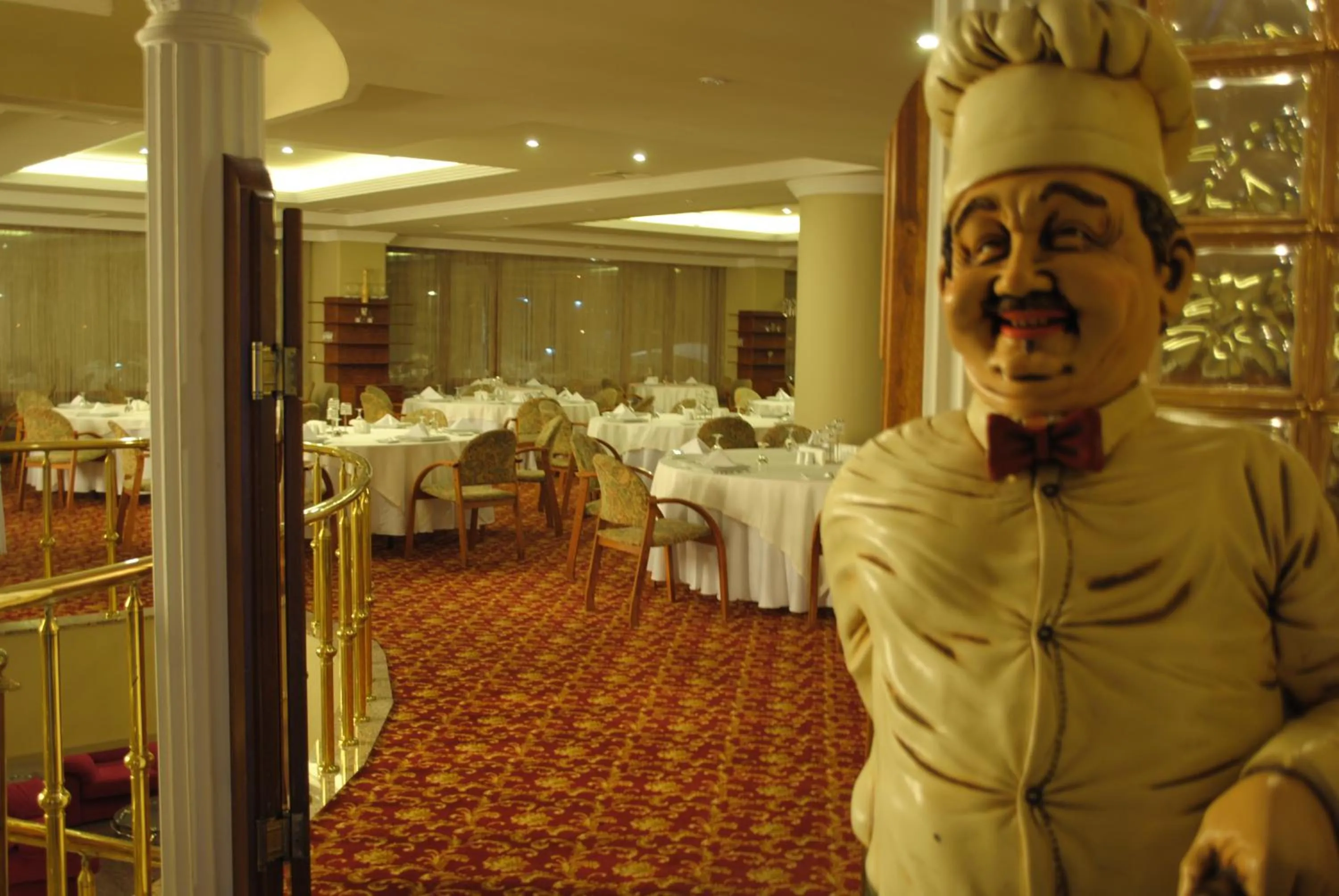 Restaurant/places to eat in Hotel Eken Prestige